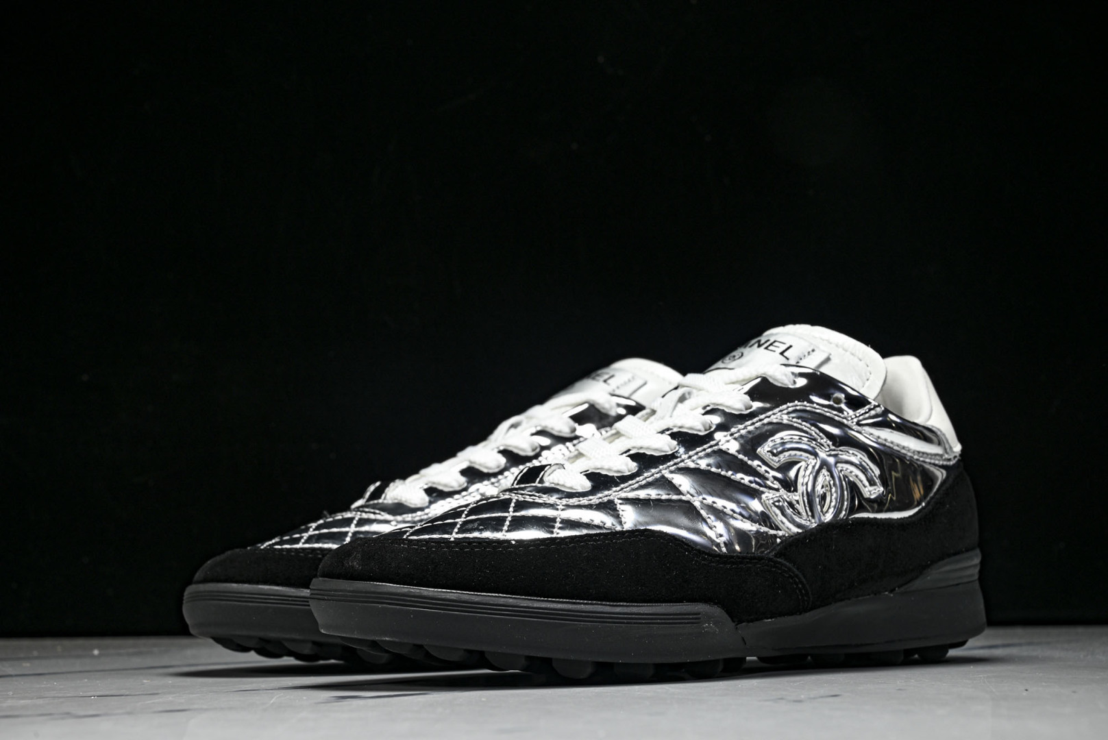香奈儿 尺码35-40纯原版出品-chanel香奈儿女鞋25n 白银黑边色亮面系带德训运动鞋 YZ024