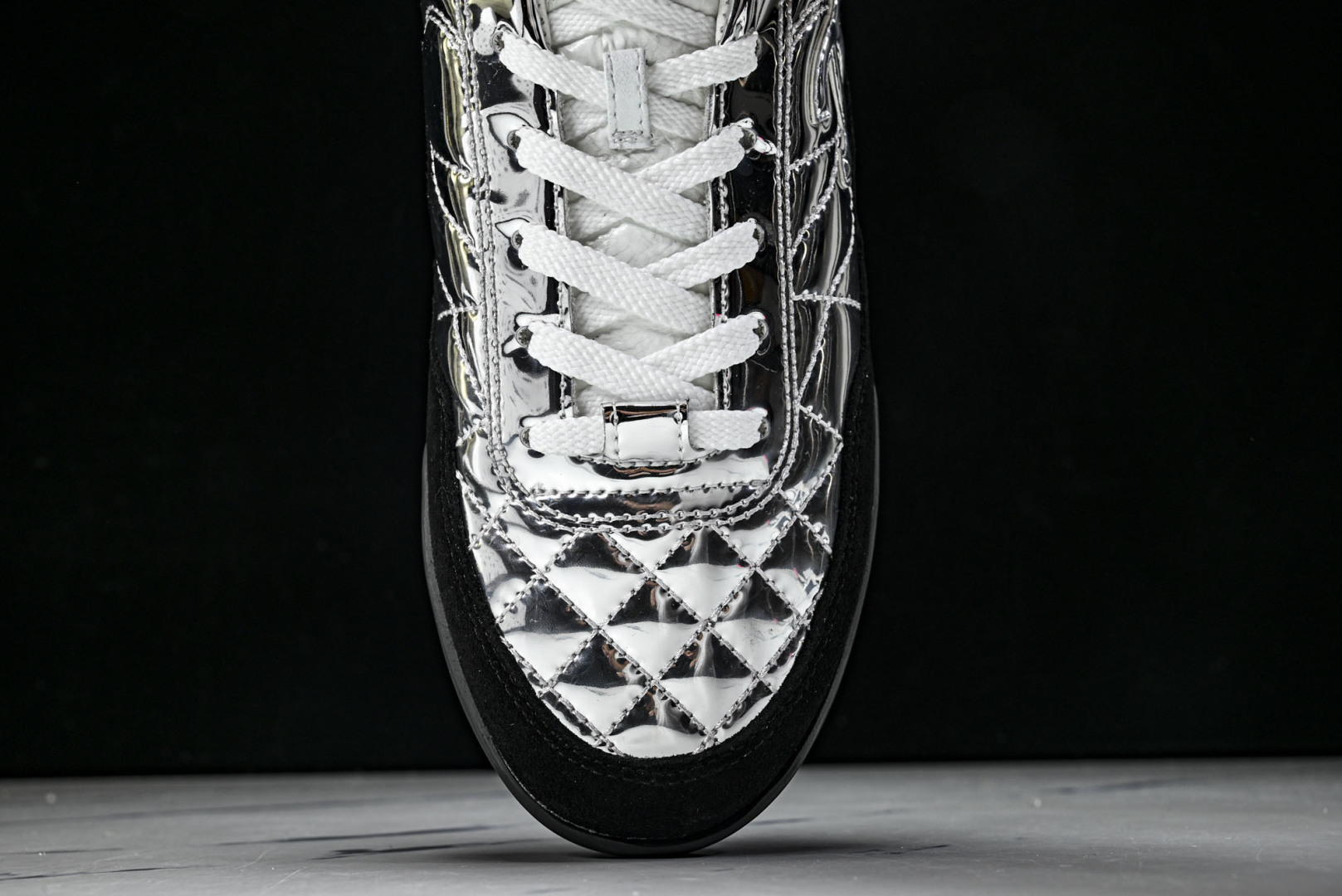 香奈儿 尺码35-40纯原版出品-chanel香奈儿女鞋25n 白银黑边色亮面系带德训运动鞋 YZ024