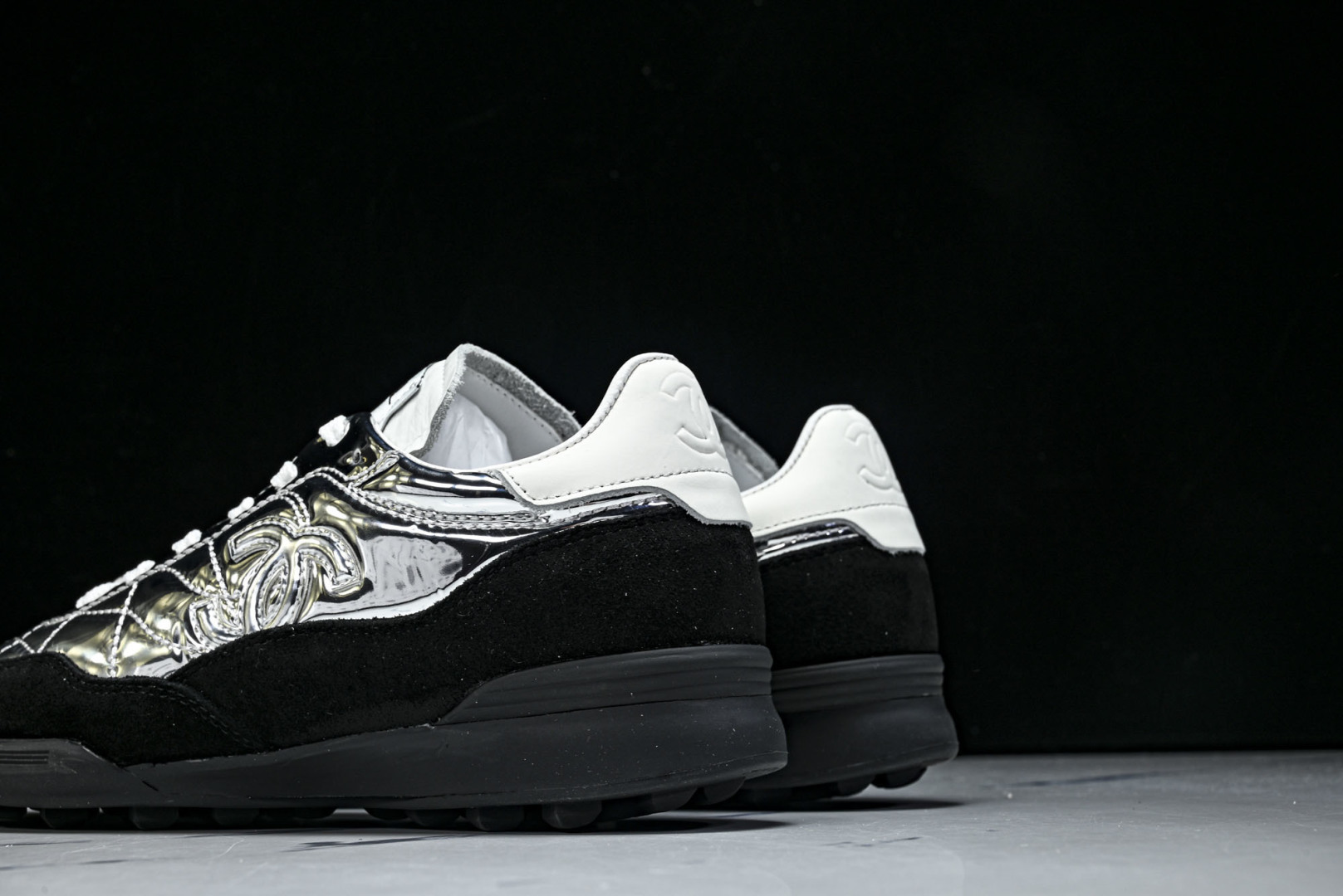 香奈儿 尺码35-40纯原版出品-chanel香奈儿女鞋25n 白银黑边色亮面系带德训运动鞋 YZ024