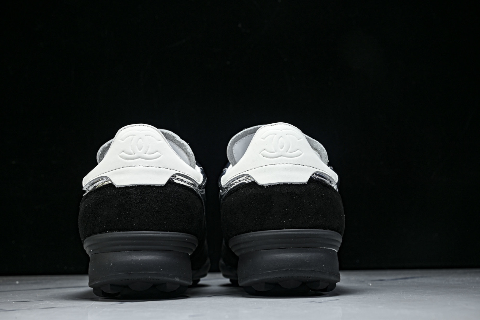 香奈儿 尺码35-40纯原版出品-chanel香奈儿女鞋25n 白银黑边色亮面系带德训运动鞋 YZ024