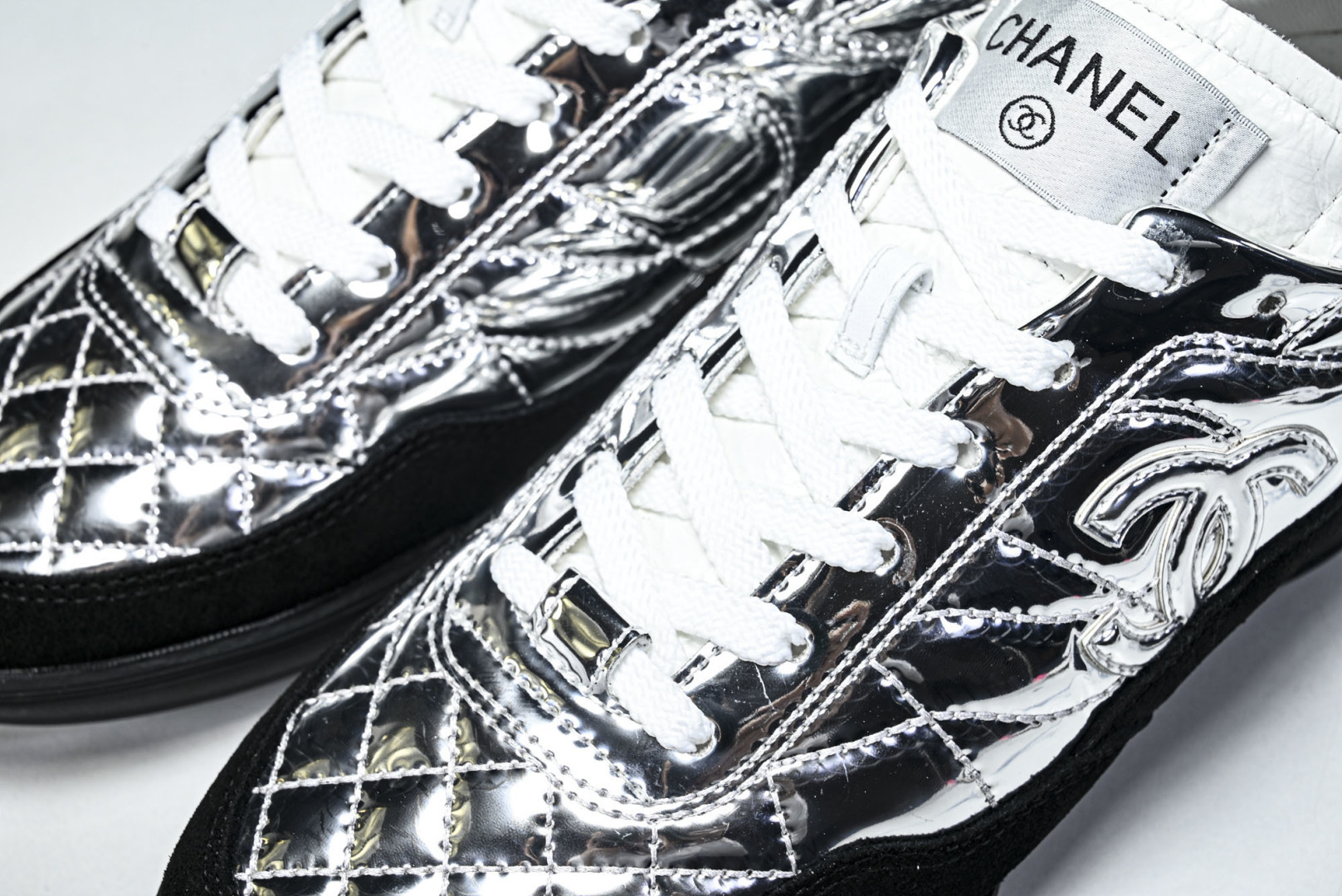 香奈儿 尺码35-40纯原版出品-chanel香奈儿女鞋25n 白银黑边色亮面系带德训运动鞋 YZ024
