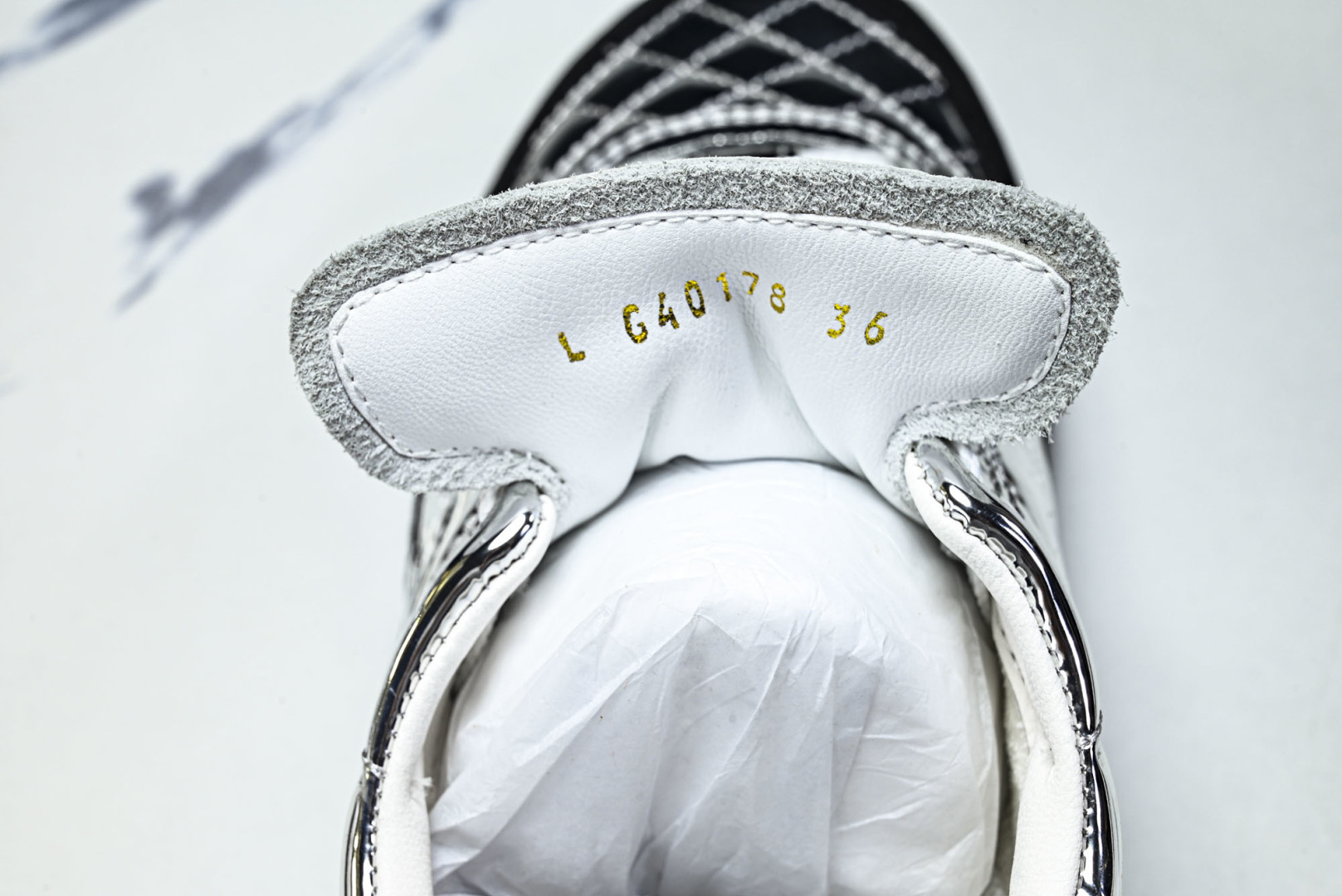 香奈儿 尺码35-40纯原版出品-chanel香奈儿女鞋25n 白银黑边色亮面系带德训运动鞋 YZ024