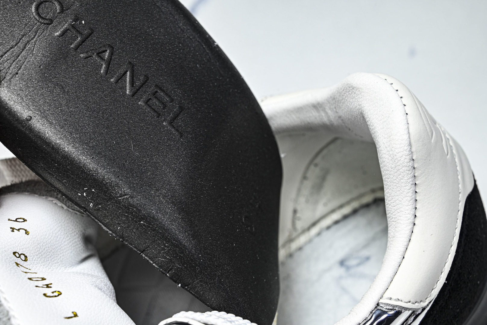 香奈儿 尺码35-40纯原版出品-chanel香奈儿女鞋25n 白银黑边色亮面系带德训运动鞋 YZ024