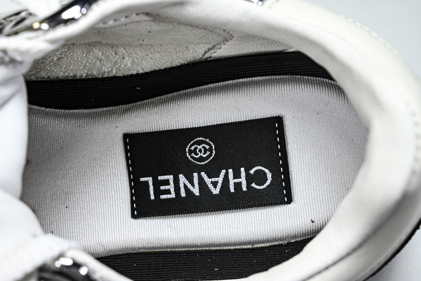 香奈儿 尺码35-40纯原版出品-chanel香奈儿女鞋25n 白银黑边色亮面系带德训运动鞋 YZ024