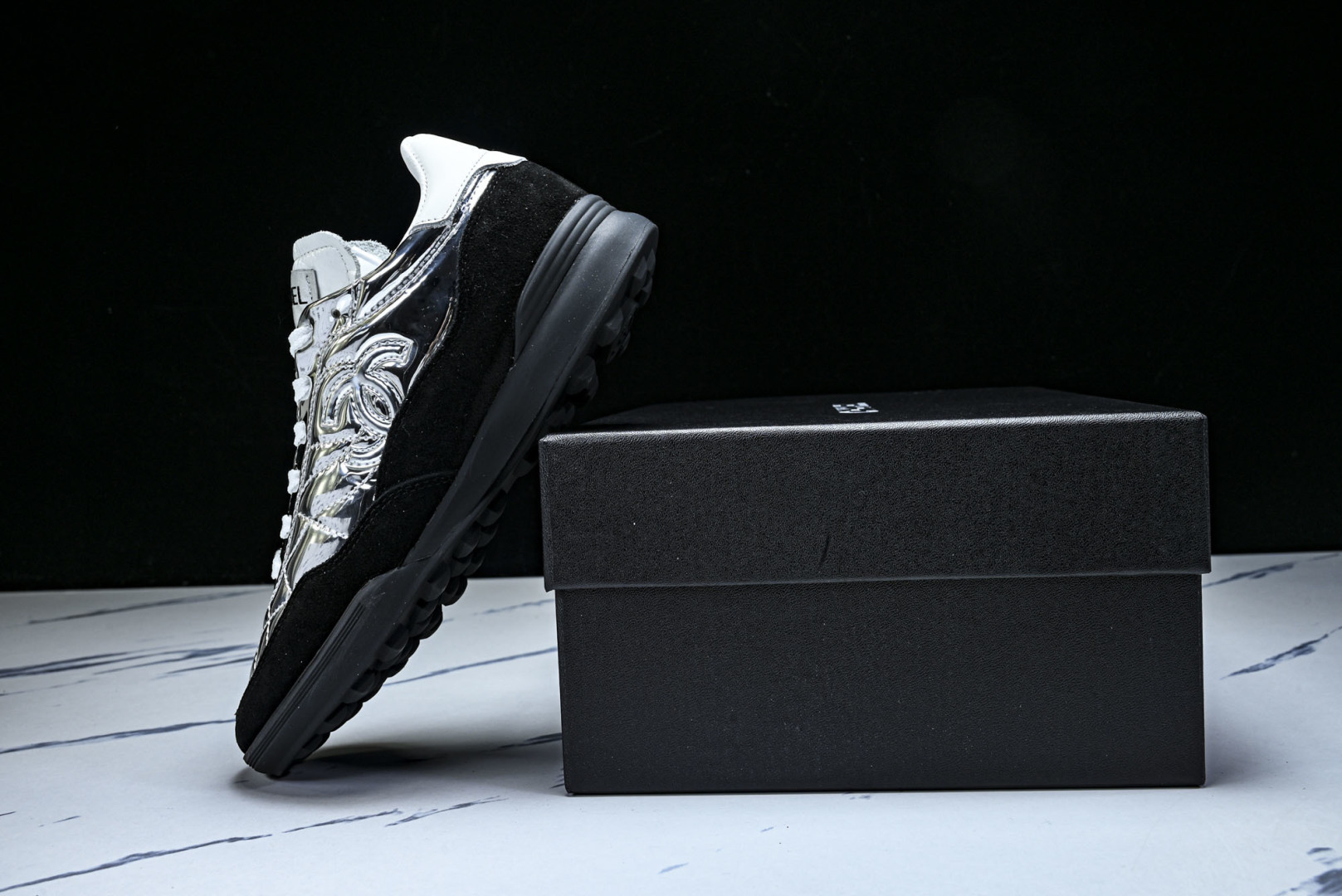 香奈儿 尺码35-40纯原版出品-chanel香奈儿女鞋25n 白银黑边色亮面系带德训运动鞋 YZ024