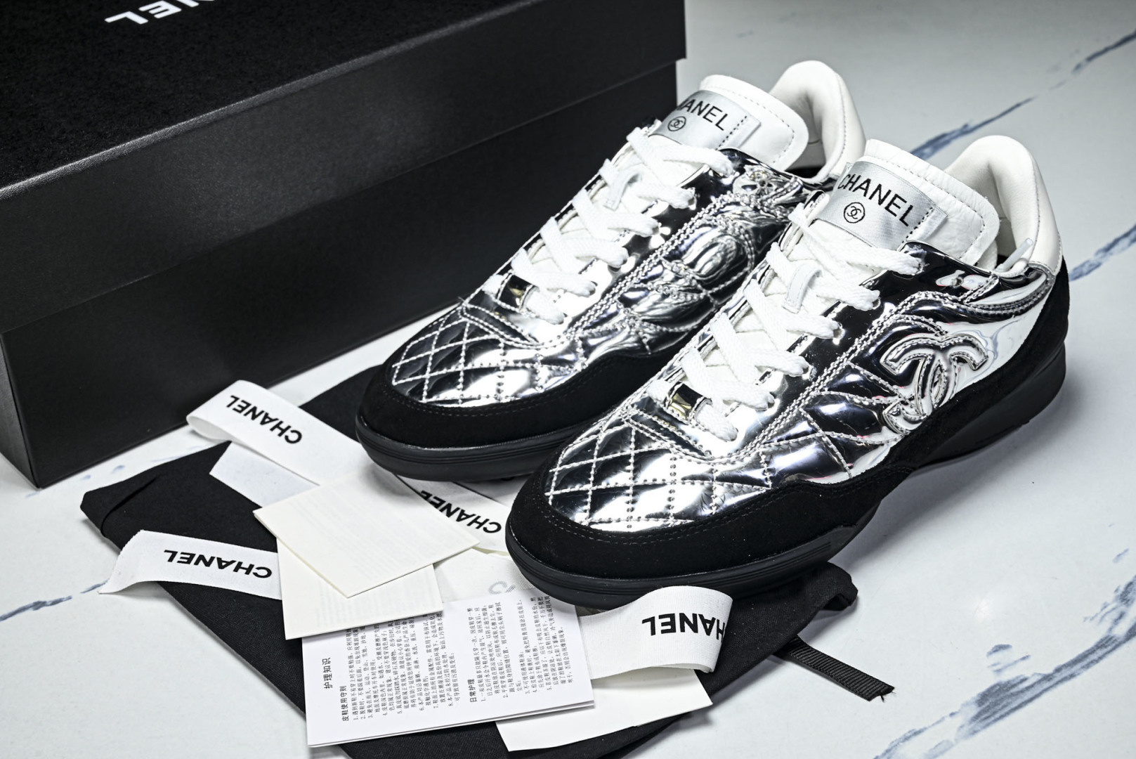 香奈儿 尺码35-40纯原版出品-chanel香奈儿女鞋25n 白银黑边色亮面系带德训运动鞋 YZ024