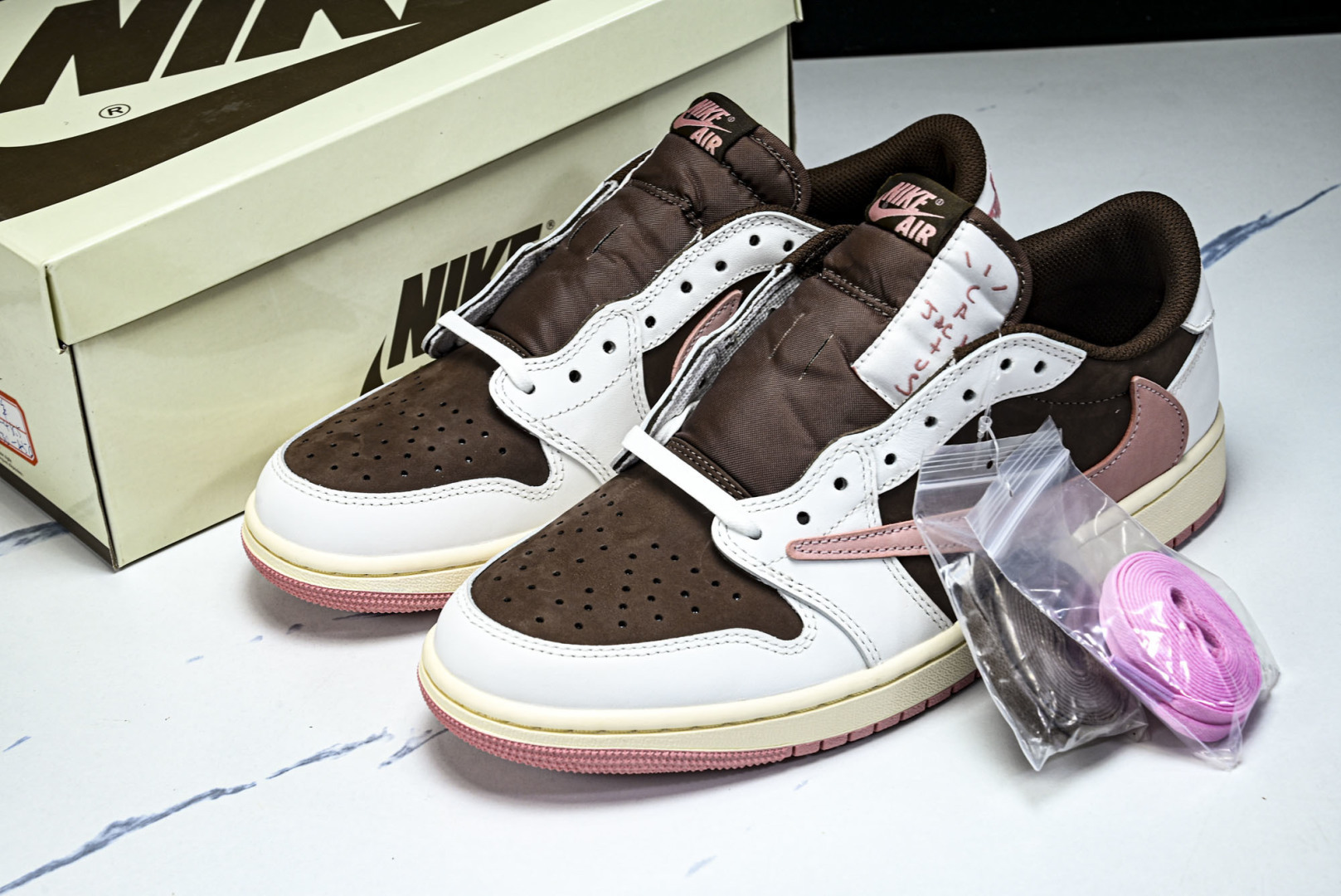 AJ Low低帮 尺码36-48.5纯原版出品-Travis Scott x Air Jordan 1 
