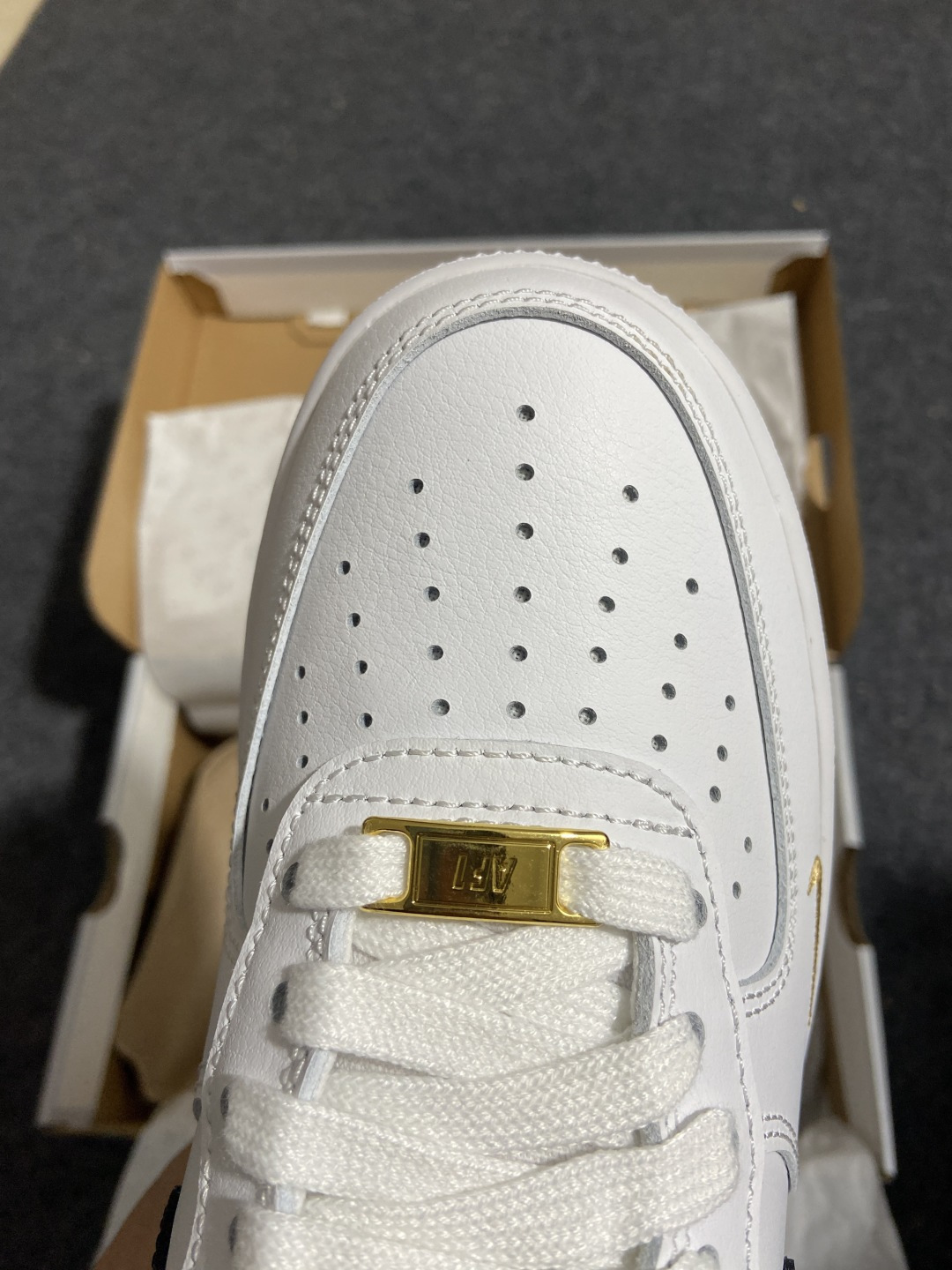 NK Air Force 1 Low '07 空军一号低帮经典板鞋 CZ0270-102 全鞋电脑针车 