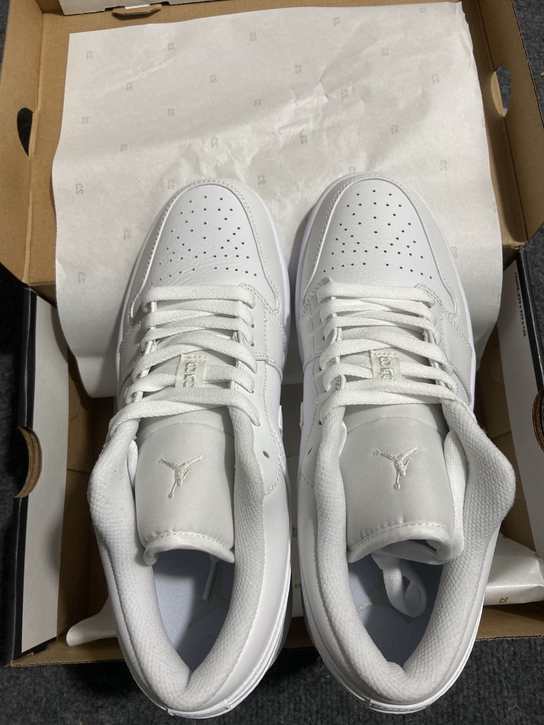 aj1纯白低帮 尺码：35.5-46Air Jordan 1 AJ1 纯白耐克低帮男女小白鞋 -111 