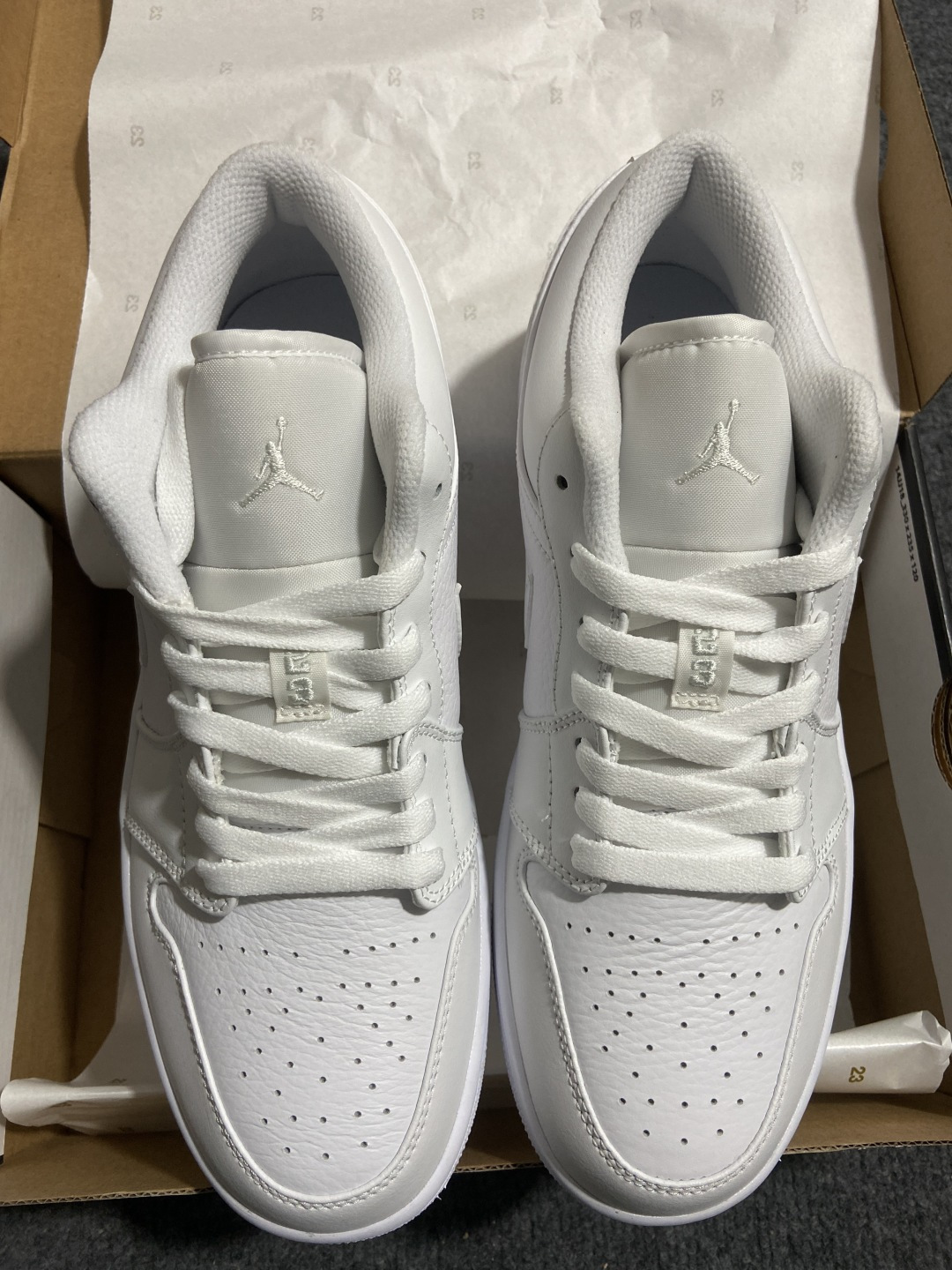 aj1纯白低帮 尺码：35.5-46Air Jordan 1 AJ1 纯白耐克低帮男女小白鞋 -111 