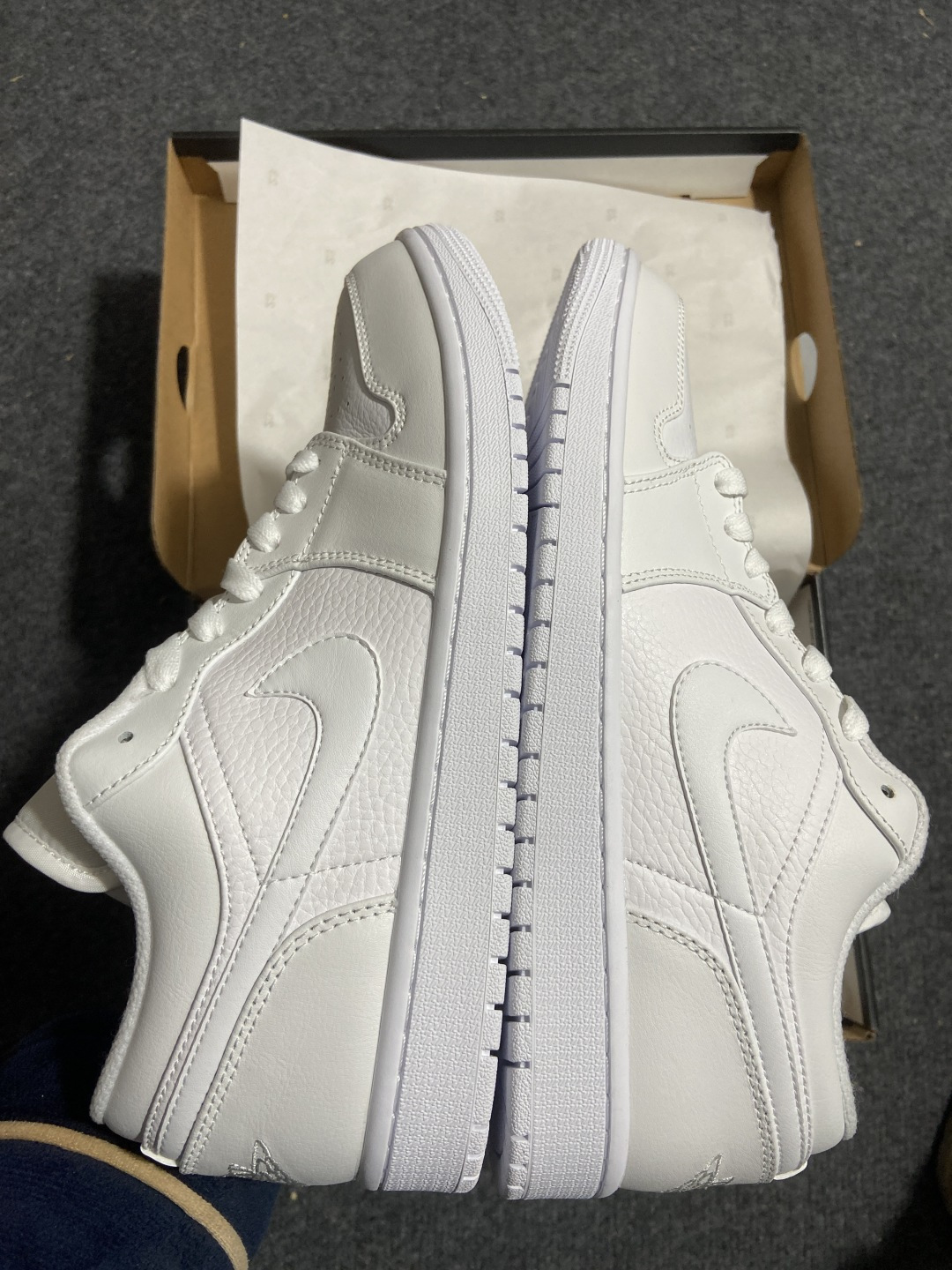 aj1纯白低帮 尺码：35.5-46Air Jordan 1 AJ1 纯白耐克低帮男女小白鞋 -111 