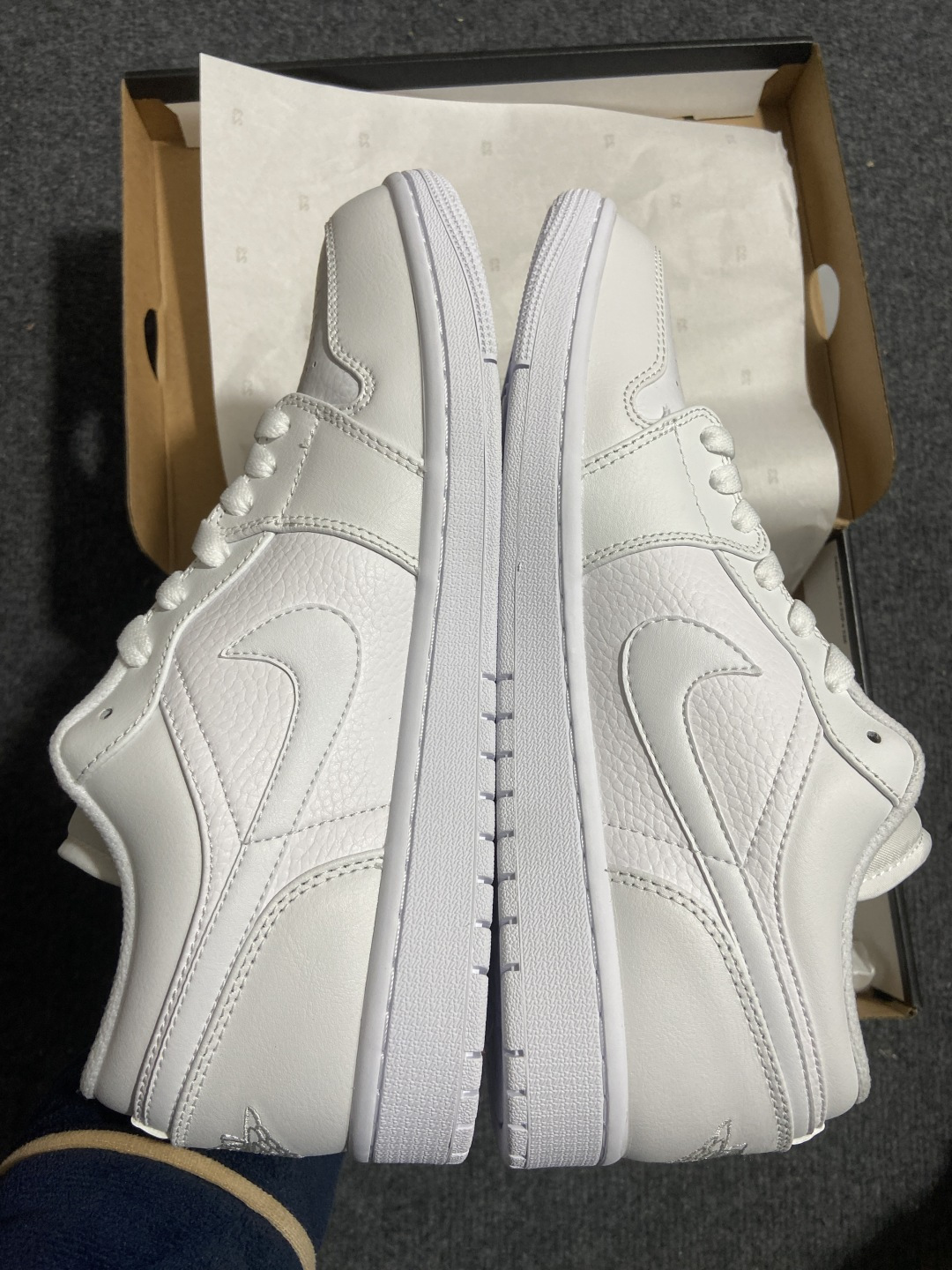 aj1纯白低帮 尺码：35.5-46Air Jordan 1 AJ1 纯白耐克低帮男女小白鞋 -111 