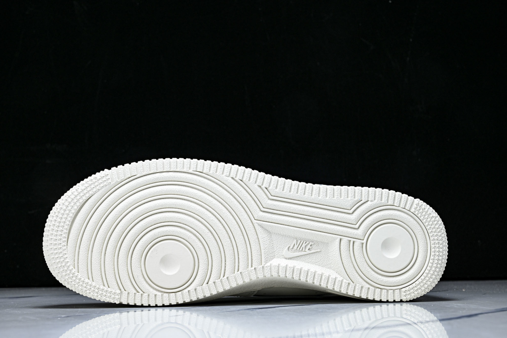 AF1低帮 尺36-46纯原版出品-Nike Air Force 1'07 ESS 空军一号低帮休闲板鞋