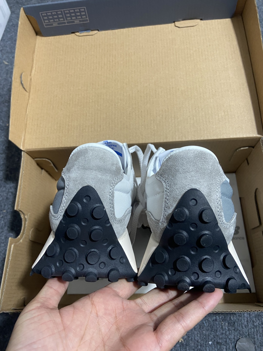 New Balance 447 元祖灰货号：MS327LAB尺码：36 37 37.5 38 38.5 