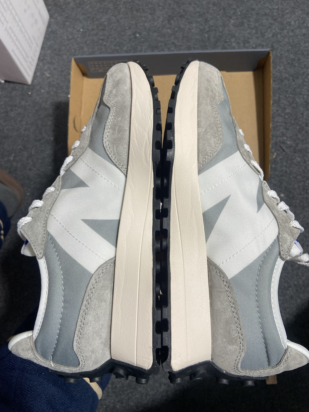 New Balance 447 元祖灰货号：MS327LAB尺码：36 37 37.5 38 38.5 