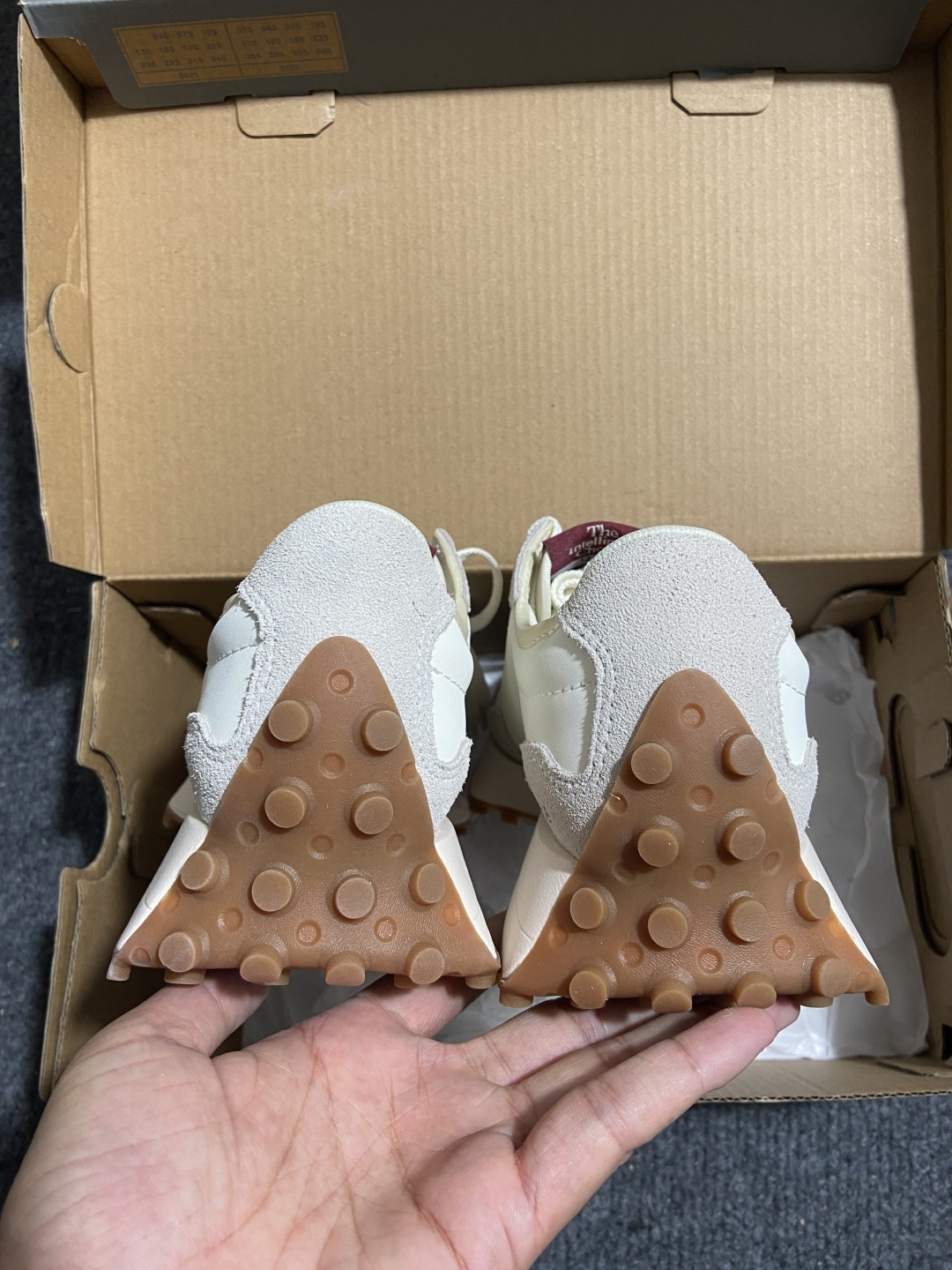 New Balance 327系列 白灰红货号：WS327KA尺码：36 36.5 37 37.5 38