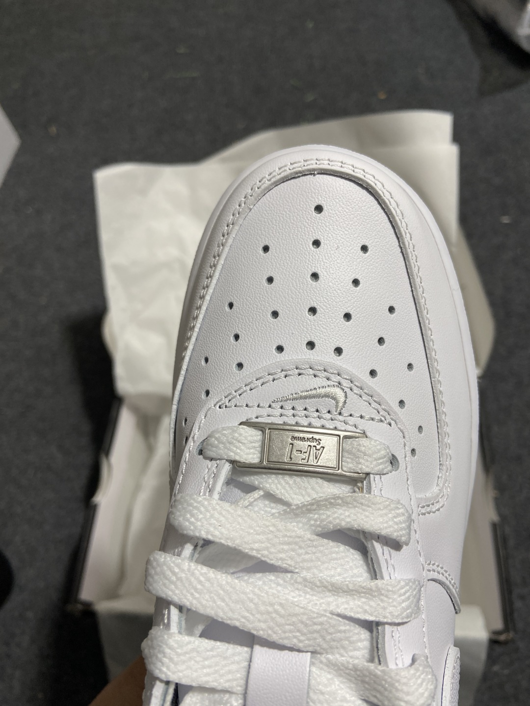 Supreme白红 尺码:35.5-47.5出品- Supreme X NK AIR Force 1 L