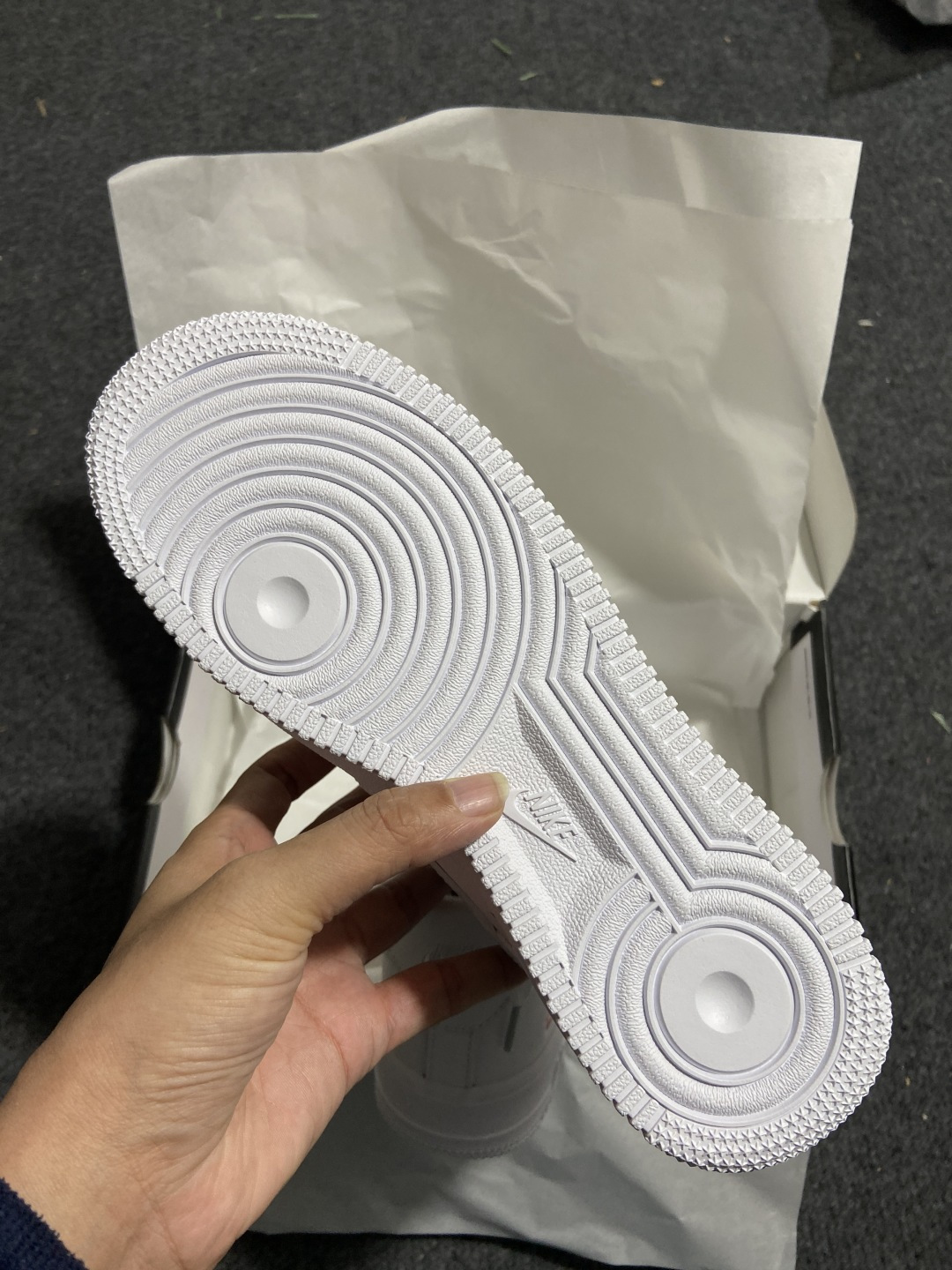 Supreme白红 尺码:35.5-47.5出品- Supreme X NK AIR Force 1 L