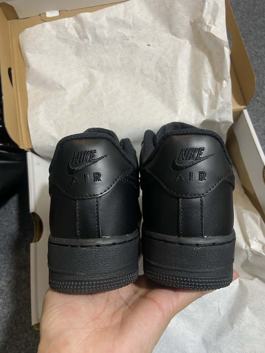 特价中 Nike Air Force 1'07 黑色 黑武士货号：CW2288 001尺码：36 36.