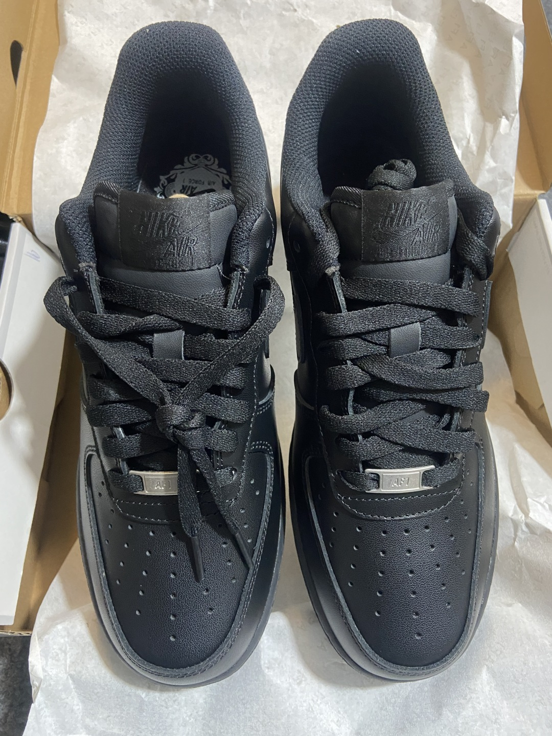 特价中 Nike Air Force 1'07 黑色 黑武士货号：CW2288 001尺码：36 36.