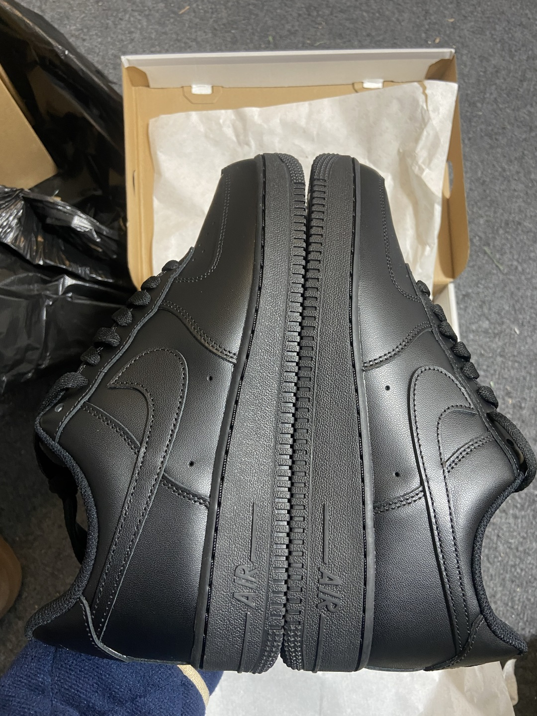 特价中 Nike Air Force 1'07 黑色 黑武士货号：CW2288 001尺码：36 36.