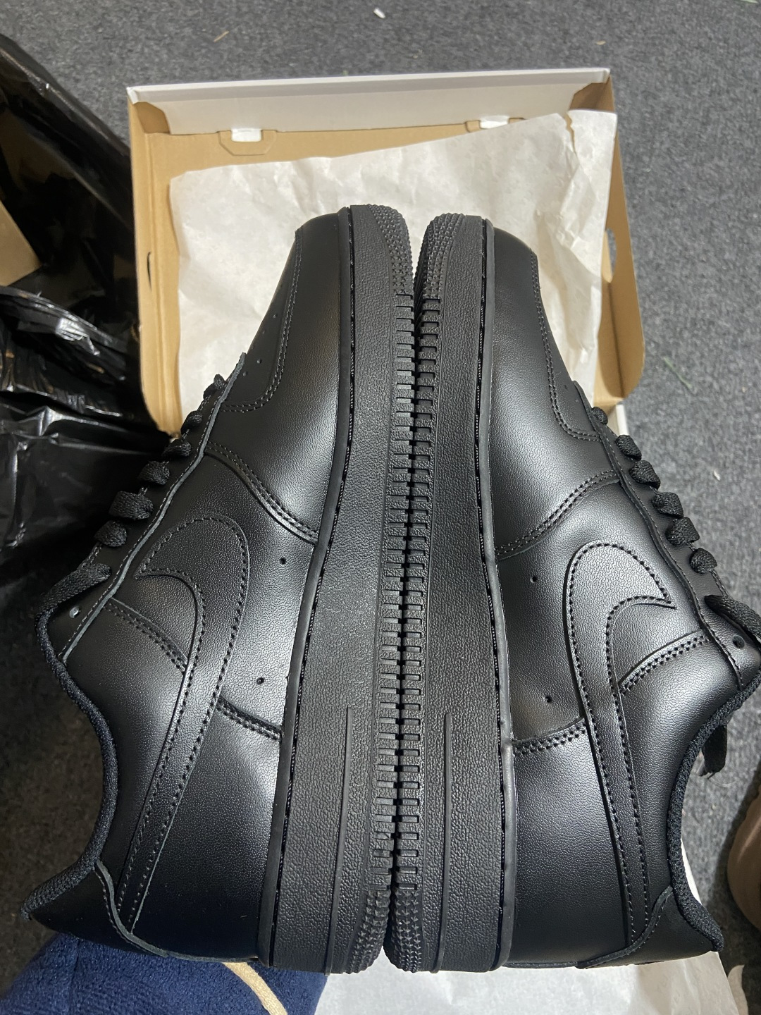 特价中 Nike Air Force 1'07 黑色 黑武士货号：CW2288 001尺码：36 36.