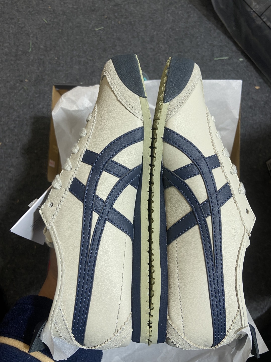 版型 用料 细节 清洁度 公司级别 可对比同价位 Onitsuka Tiger鬼塚虎 MEXICO 66