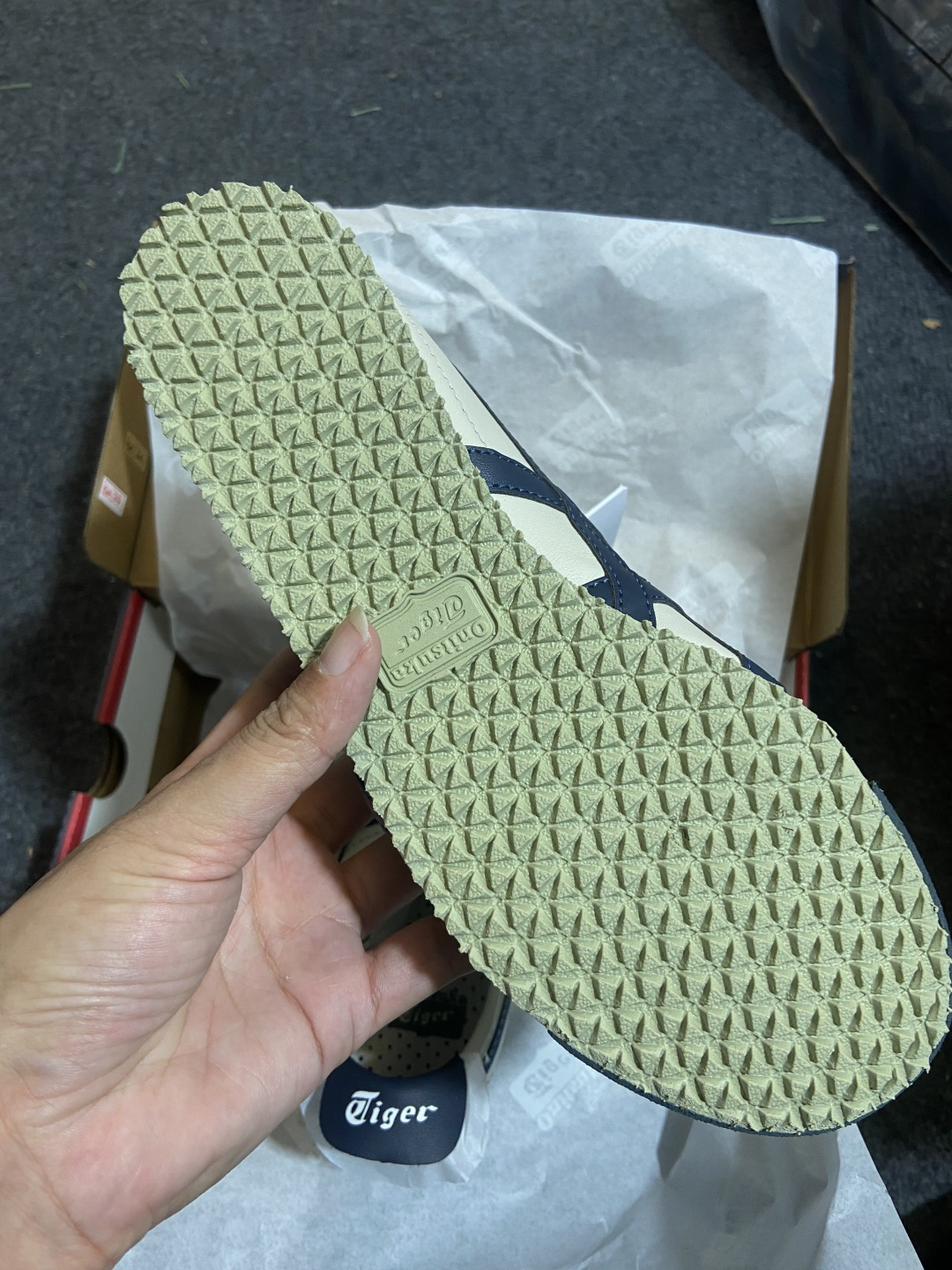 版型 用料 细节 清洁度 公司级别 可对比同价位 Onitsuka Tiger鬼塚虎 MEXICO 66