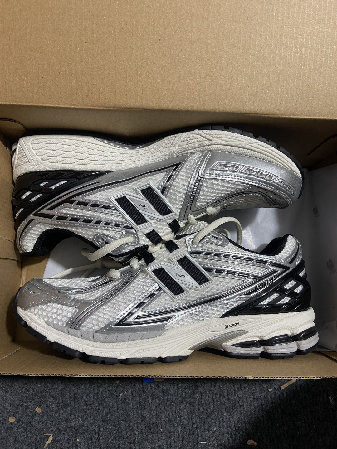 New Balance NB 1906R 黑银 M1906RER尺码：36 37 37.5 38 38.