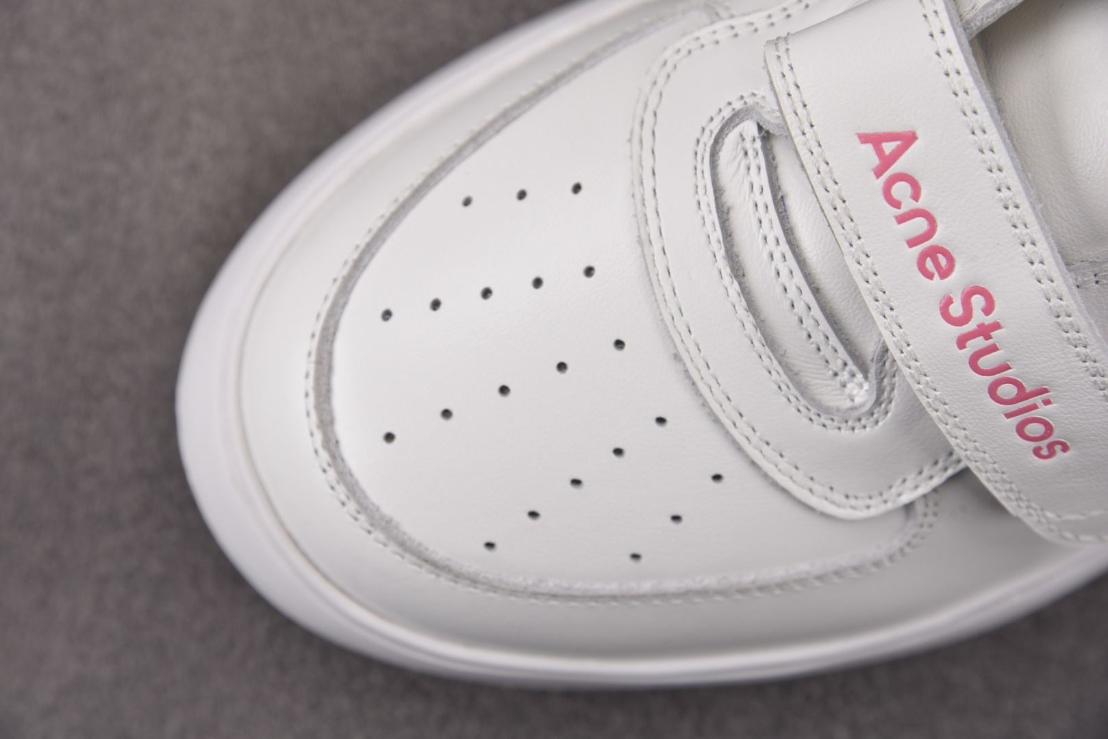 Acne EUR:35-40纯原版出品-Acne Studios 粉白 YZ022尺码：35 36 37