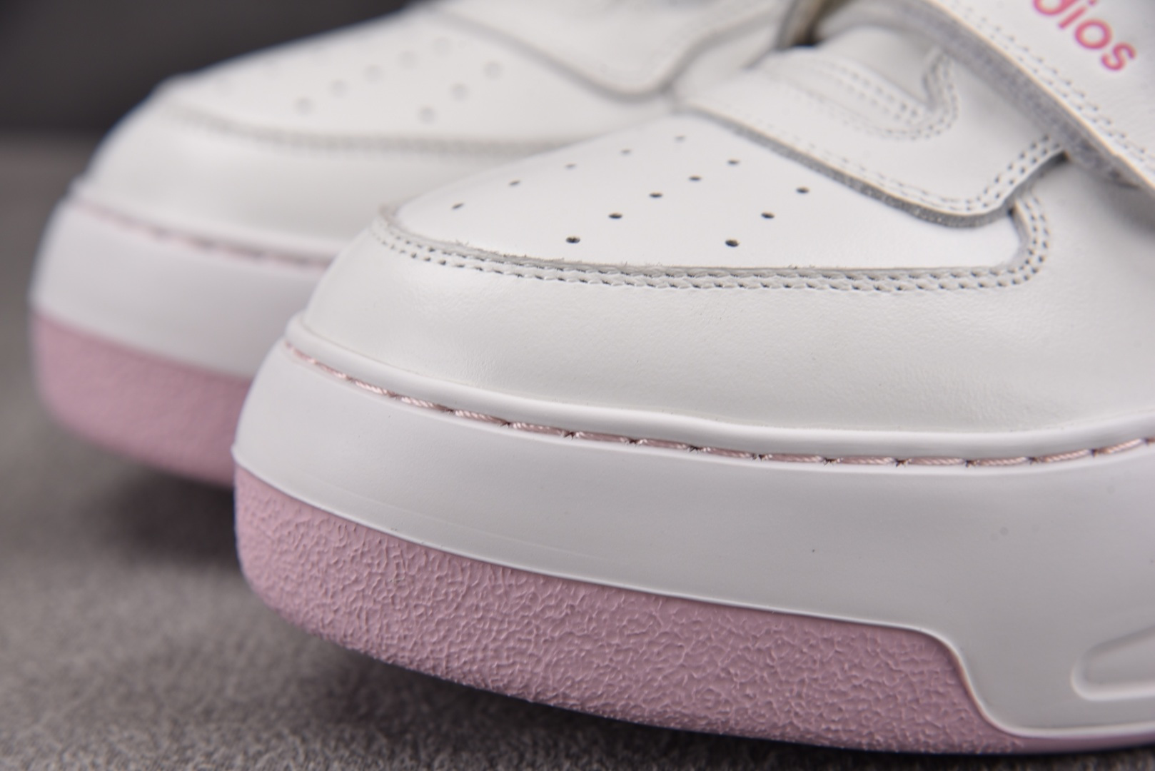 Acne EUR:35-40纯原版出品-Acne Studios 粉白 YZ022尺码：35 36 37