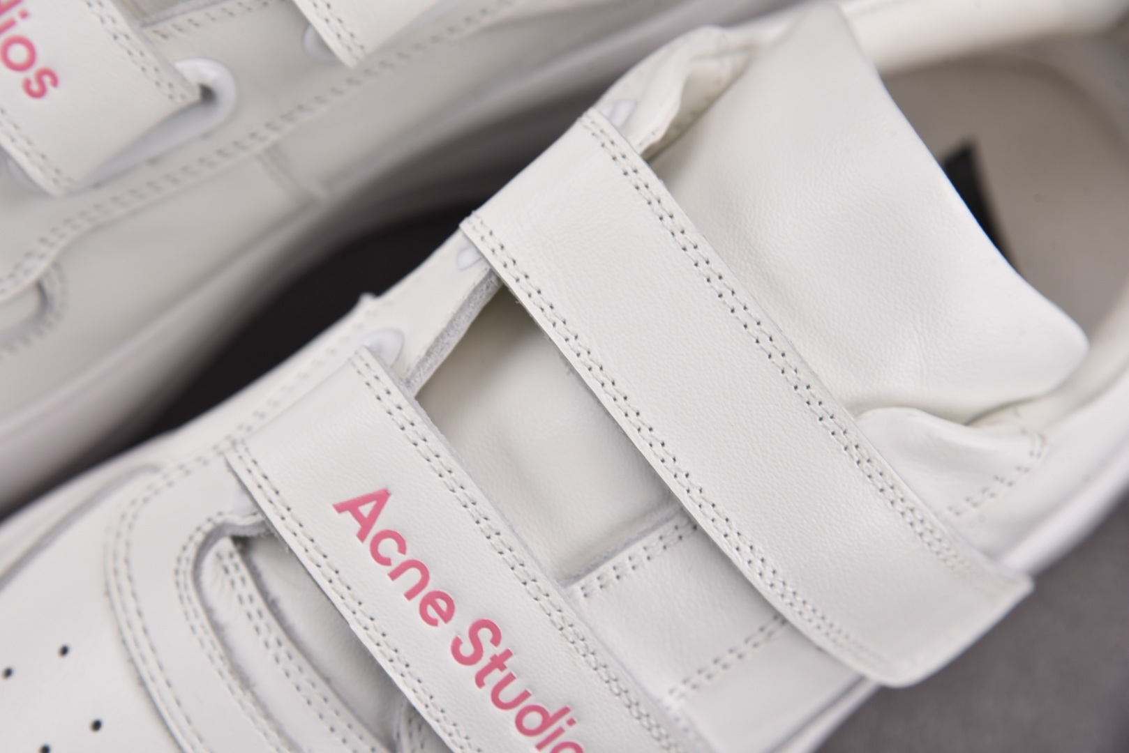 Acne EUR:35-40纯原版出品-Acne Studios 粉白 YZ022尺码：35 36 37