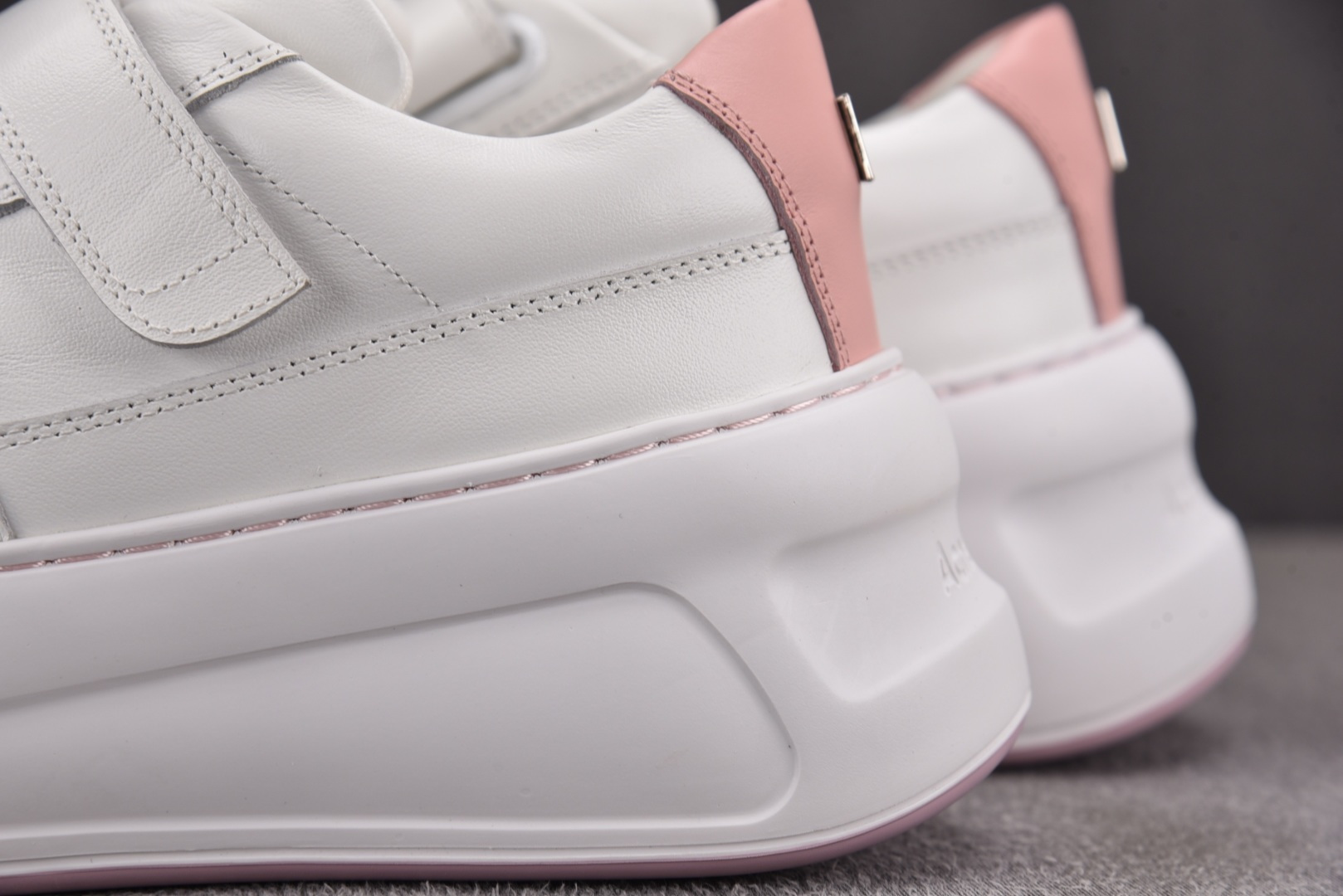 Acne EUR:35-40纯原版出品-Acne Studios 粉白 YZ022尺码：35 36 37