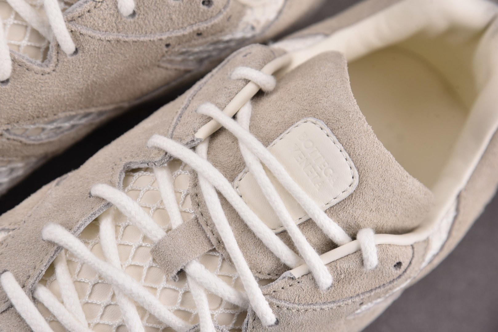 葆蝶家 尺码:35-46纯原版出品-Bottega Veneta 灰白 YZ004尺码：35 36 37