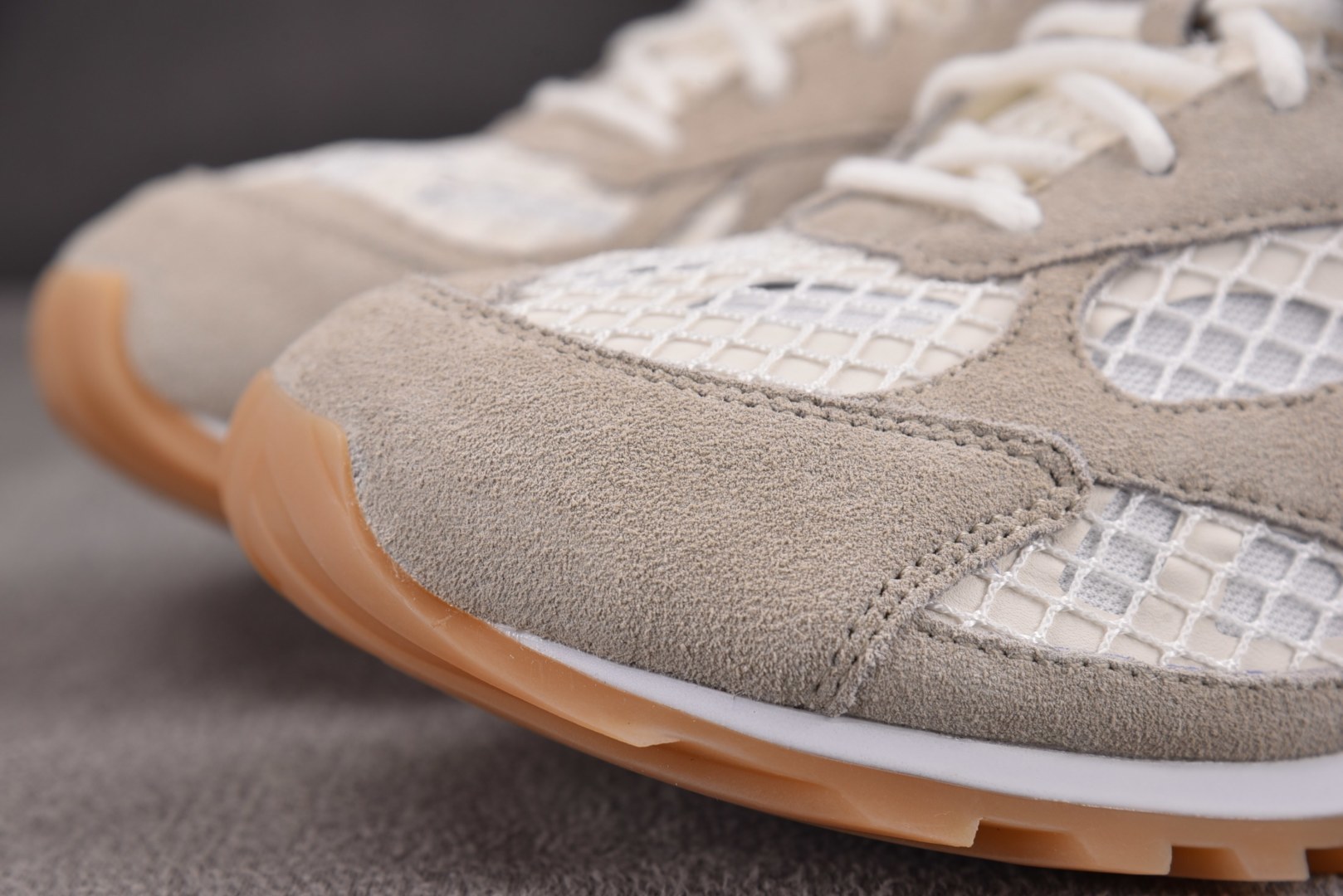 葆蝶家 尺码:35-46纯原版出品-Bottega Veneta 灰白 YZ004尺码：35 36 37