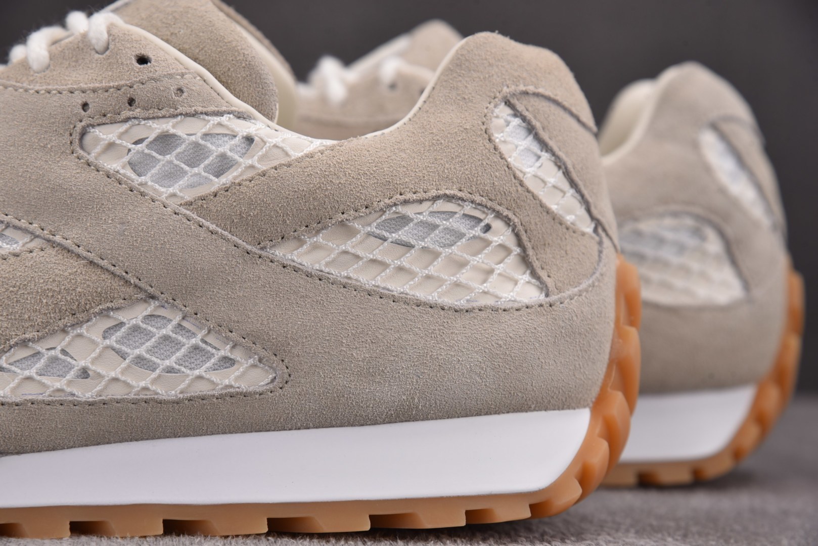 葆蝶家 尺码:35-46纯原版出品-Bottega Veneta 灰白 YZ004尺码：35 36 37