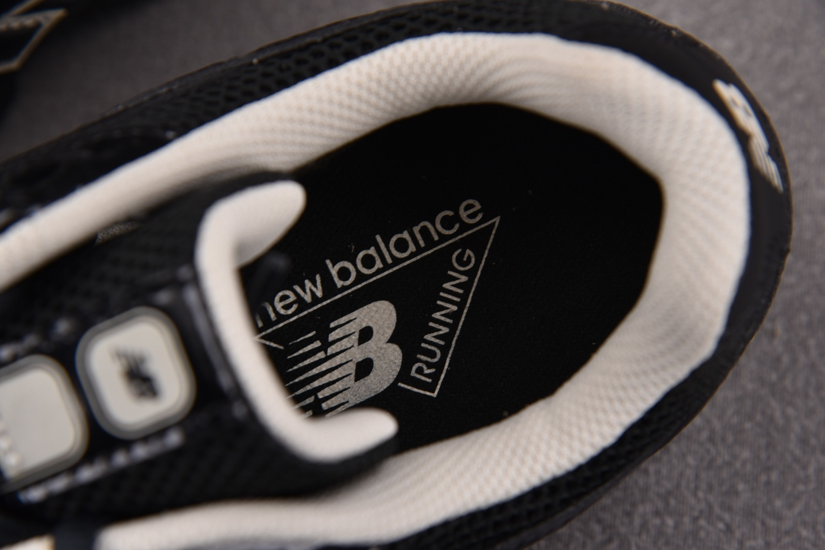 New Balance 204L Black Timberwolf 黑色 U204LMRA 尺寸 36 