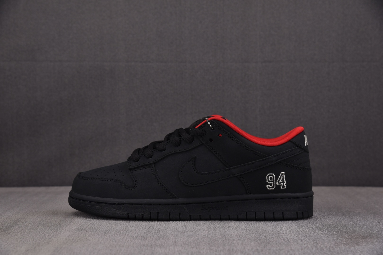 NK SB Dunk Low Supreme 94 Black 黑色 HQ8487-001 尺寸 40 