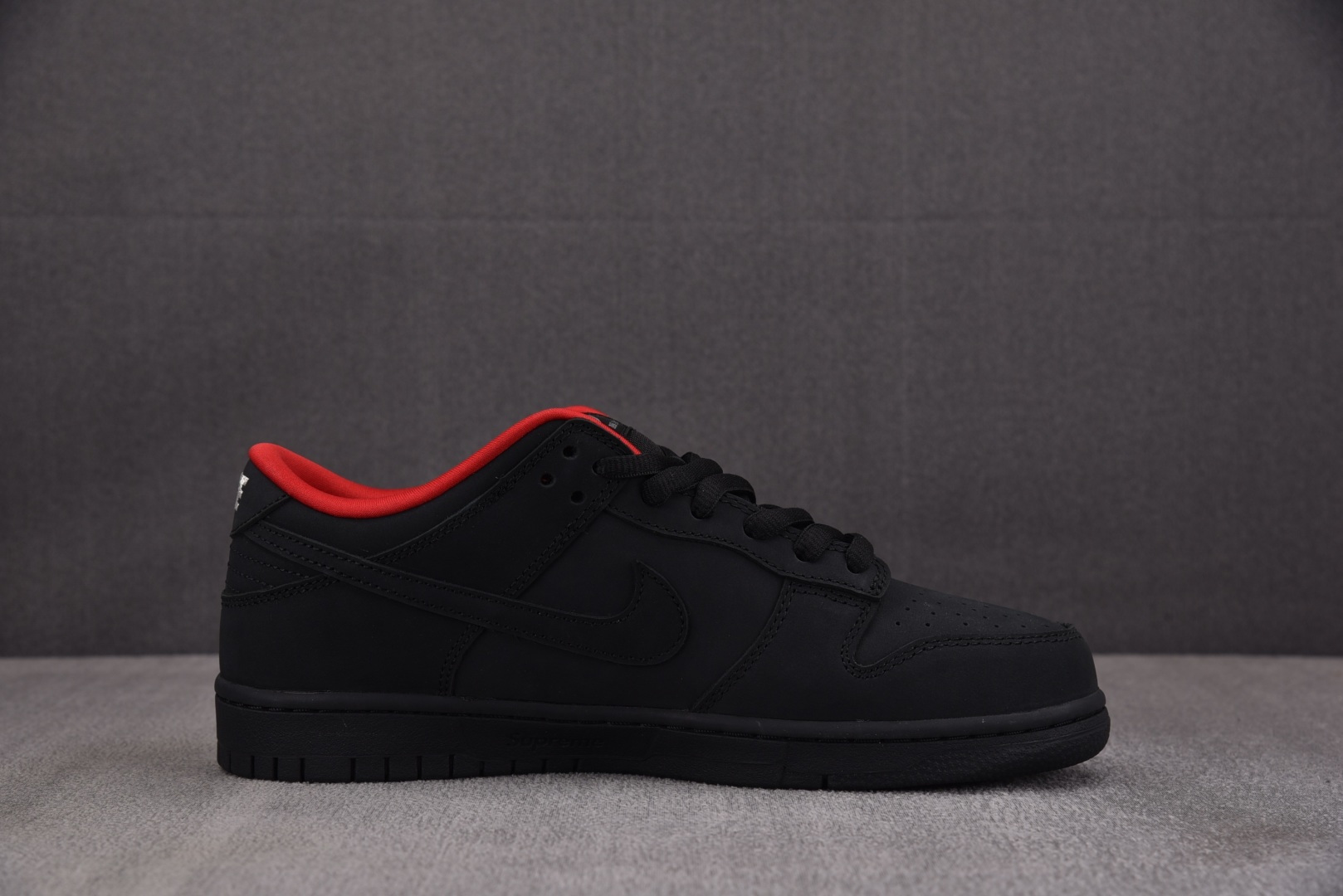 NK SB Dunk Low Supreme 94 Black 黑色 HQ8487-001 尺寸 40 