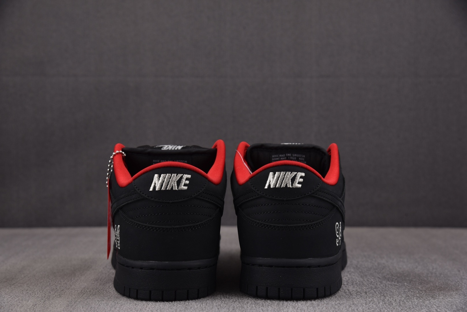 NK SB Dunk Low Supreme 94 Black 黑色 HQ8487-001 尺寸 40 