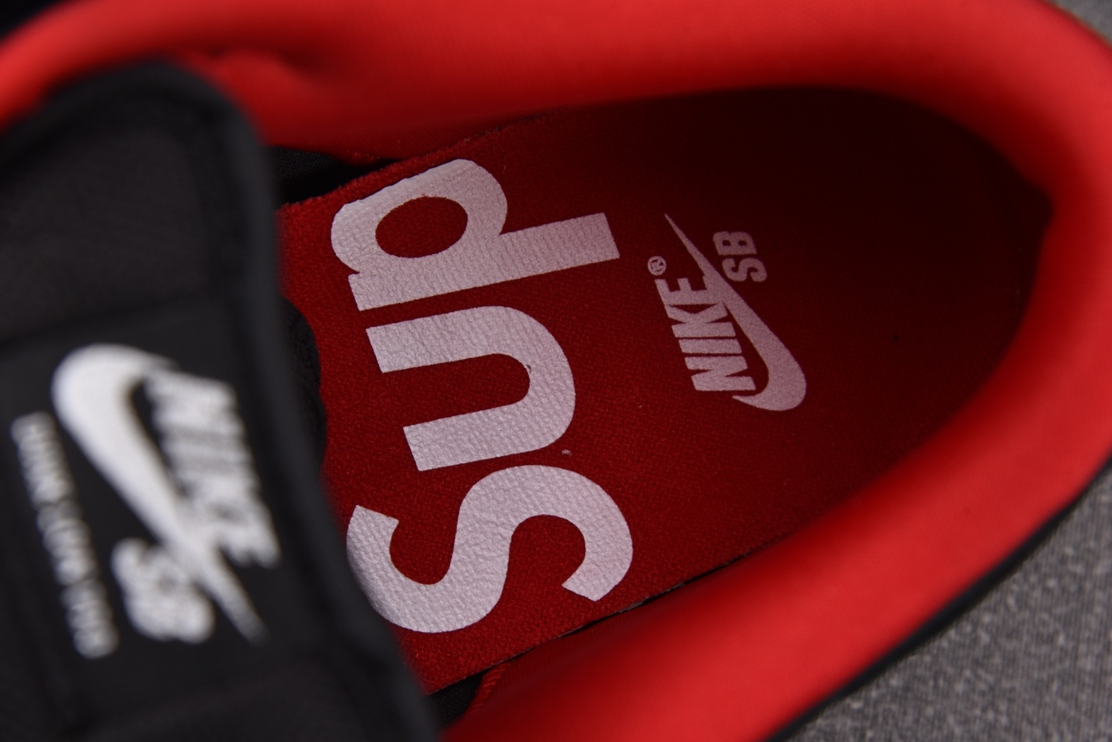 NK SB Dunk Low Supreme 94 Black 黑色 HQ8487-001 尺寸 40 