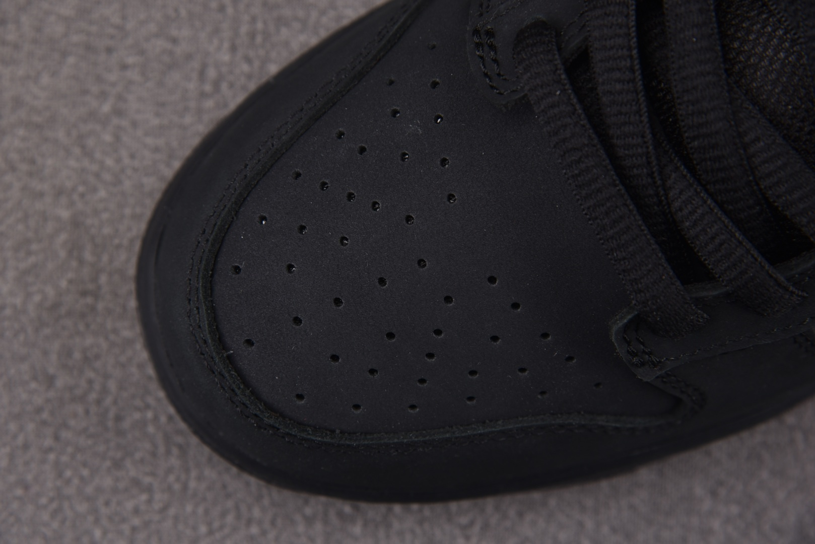 NK SB Dunk Low Supreme 94 Black 黑色 HQ8487-001 尺寸 40 