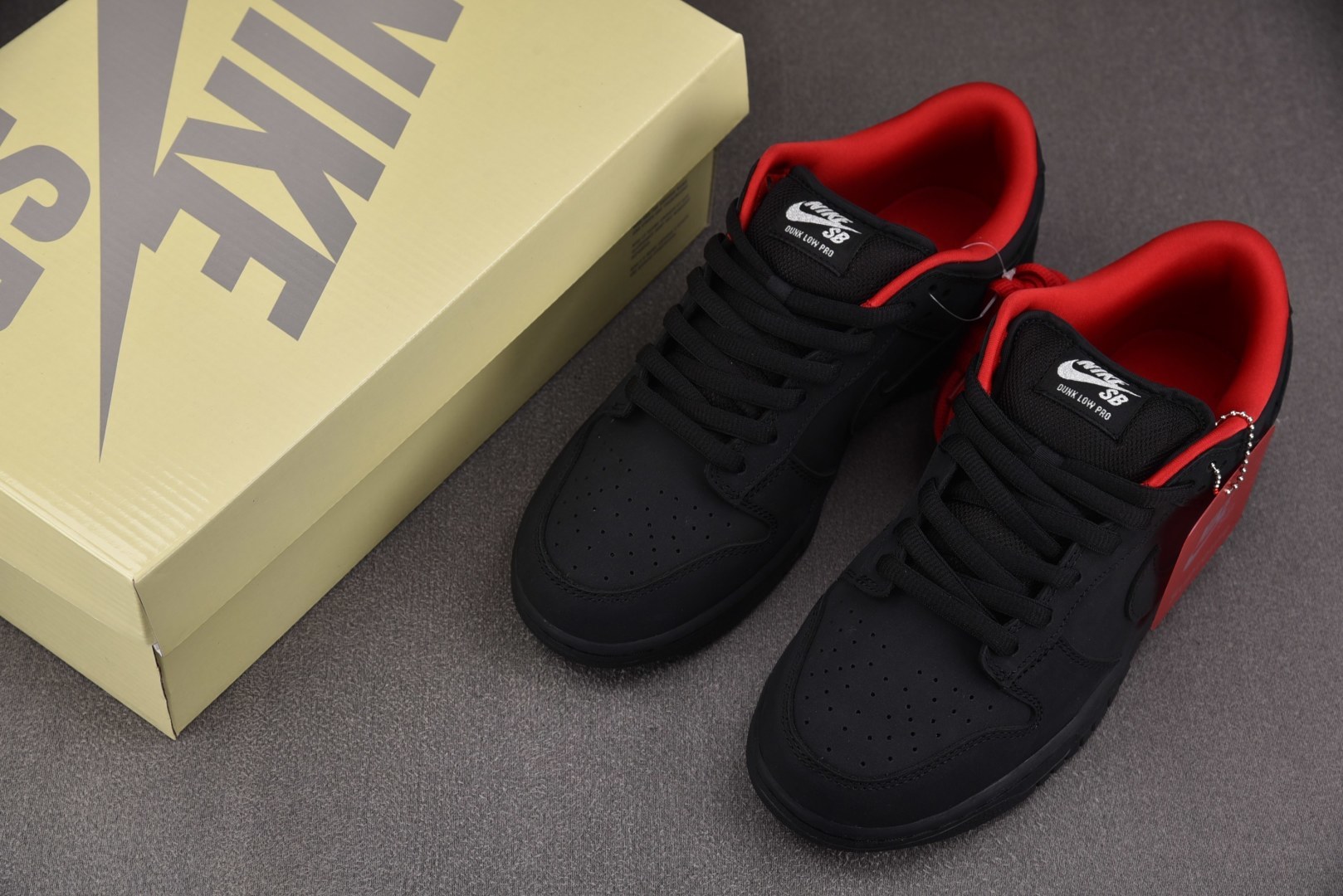 NK SB Dunk Low Supreme 94 Black 黑色 HQ8487-001 尺寸 40 