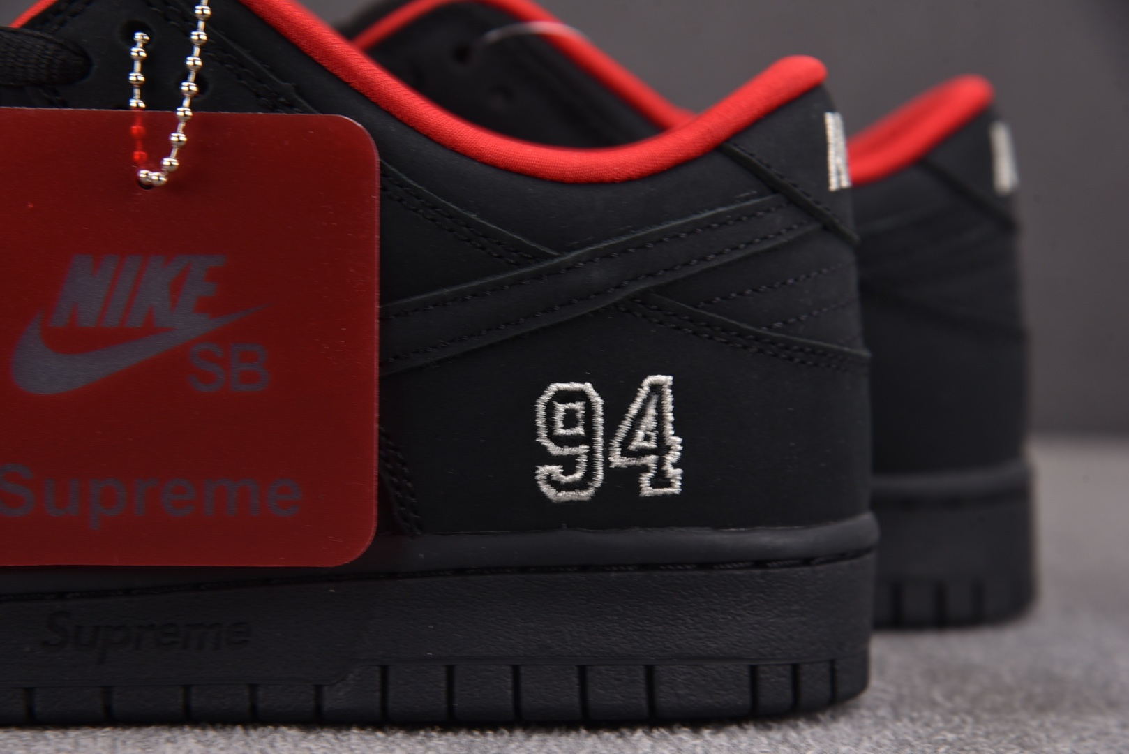 NK SB Dunk Low Supreme 94 Black 黑色 HQ8487-001 尺寸 40 