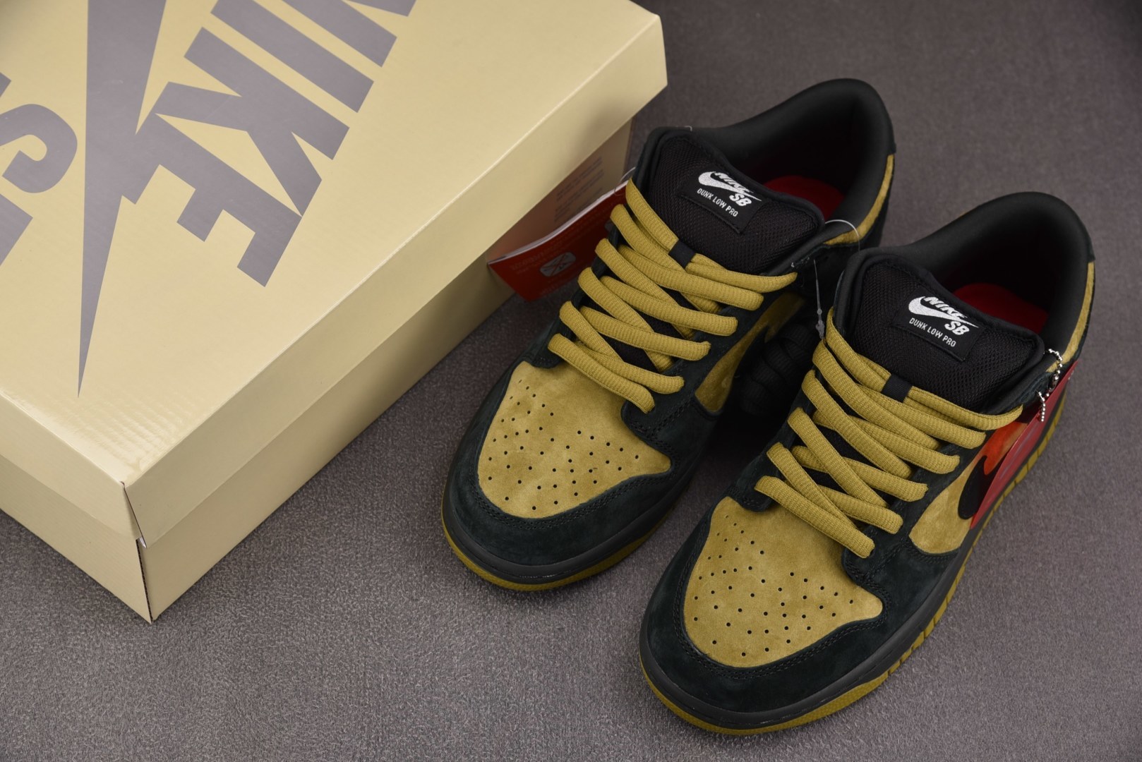 NK SB Dunk Low Supreme 94 Camper Green 黑绿 HQ8487-300