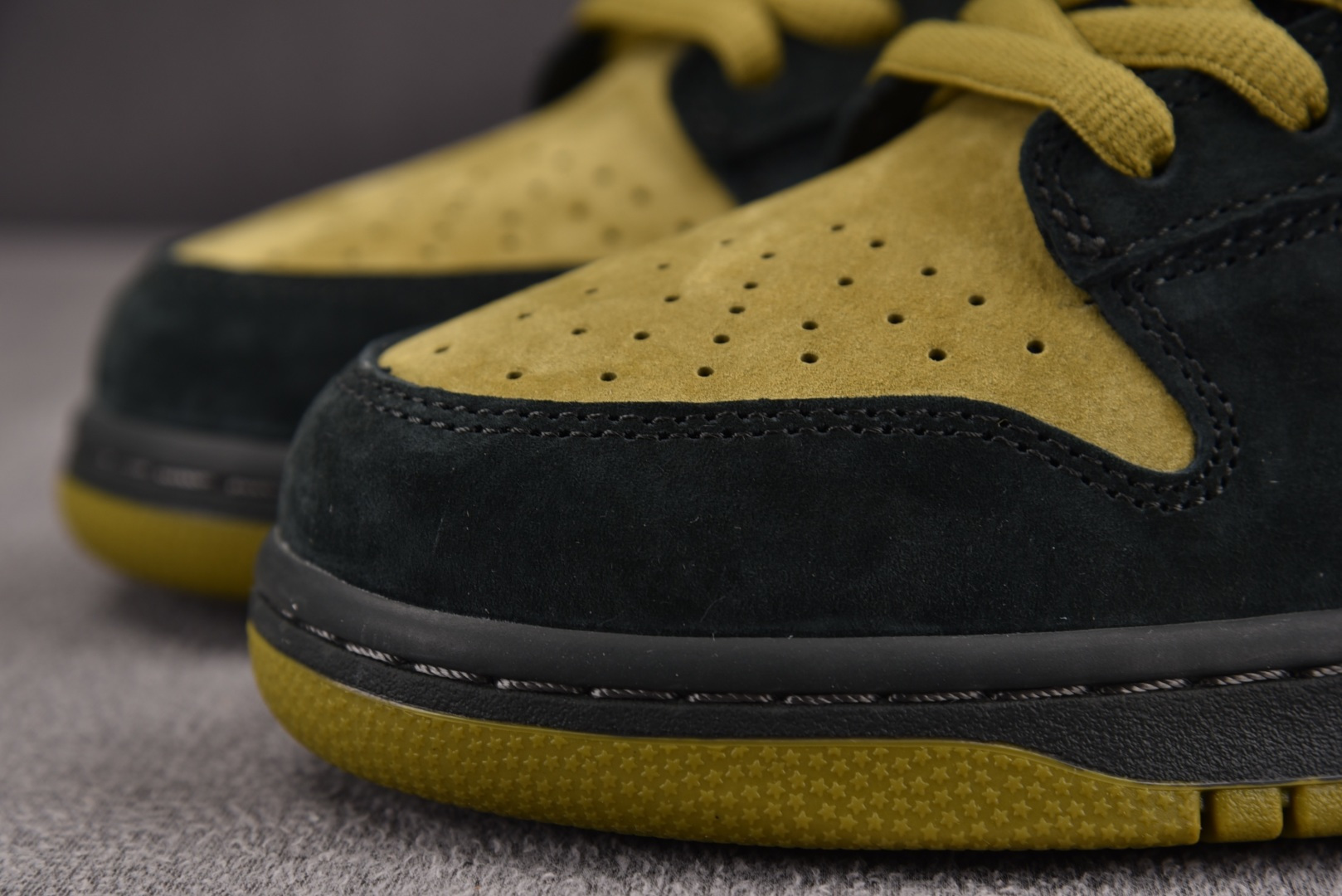 NK SB Dunk Low Supreme 94 Camper Green 黑绿 HQ8487-300