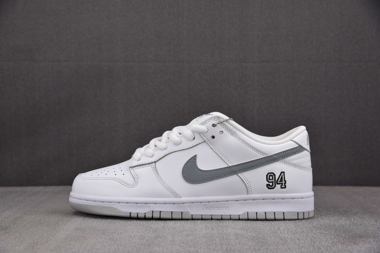 NK SB Dunk Low Supreme 94 White Metallic Silver 白银 H