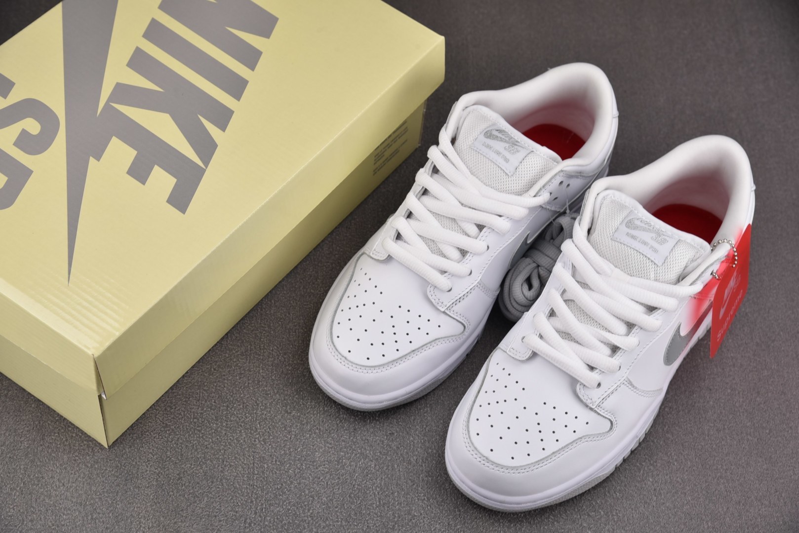 NK SB Dunk Low Supreme 94 White Metallic Silver 白银 H