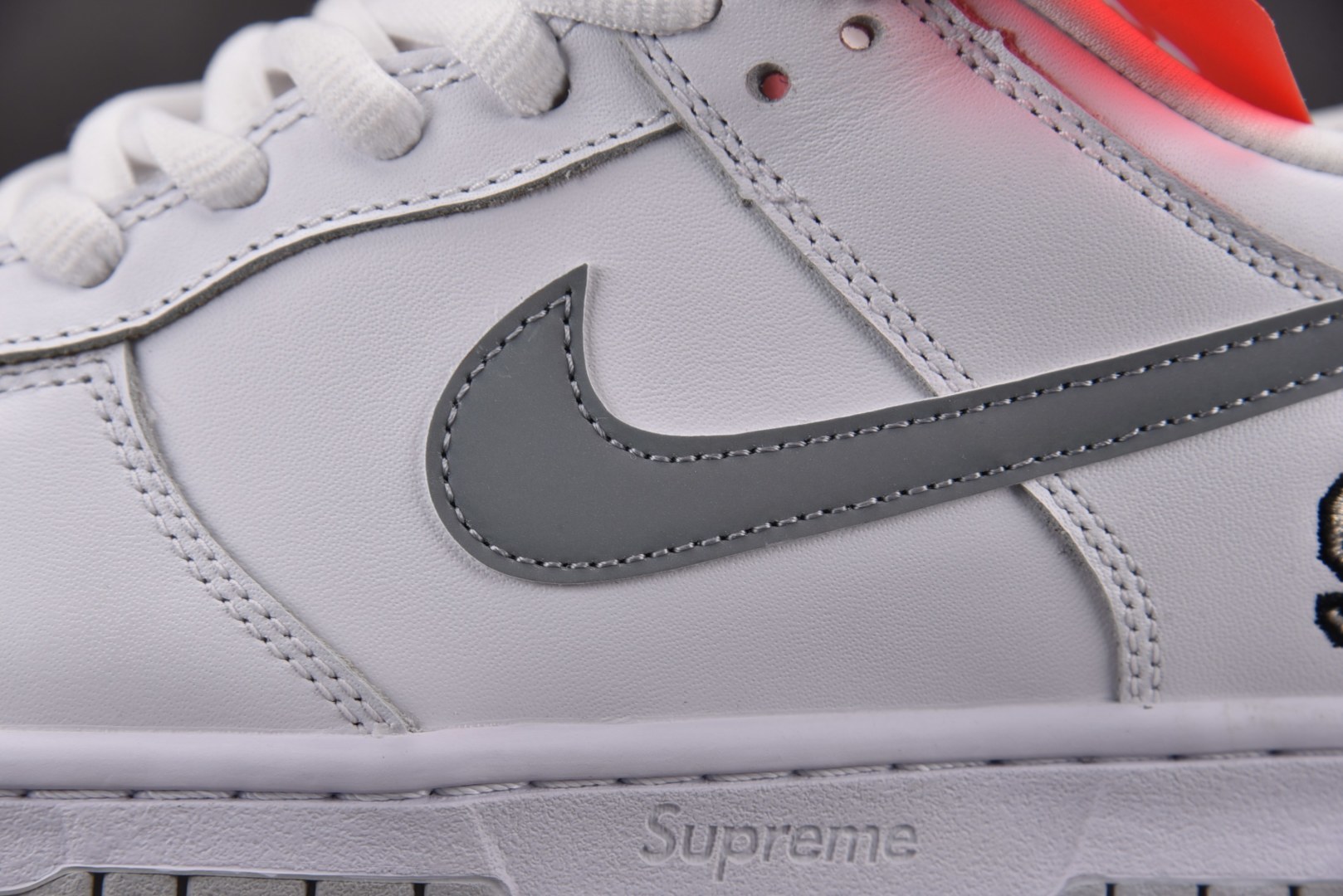 NK SB Dunk Low Supreme 94 White Metallic Silver 白银 H