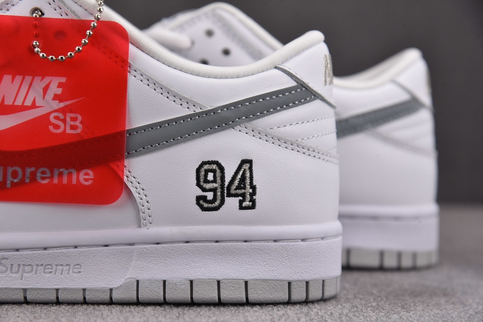 NK SB Dunk Low Supreme 94 White Metallic Silver 白银 H